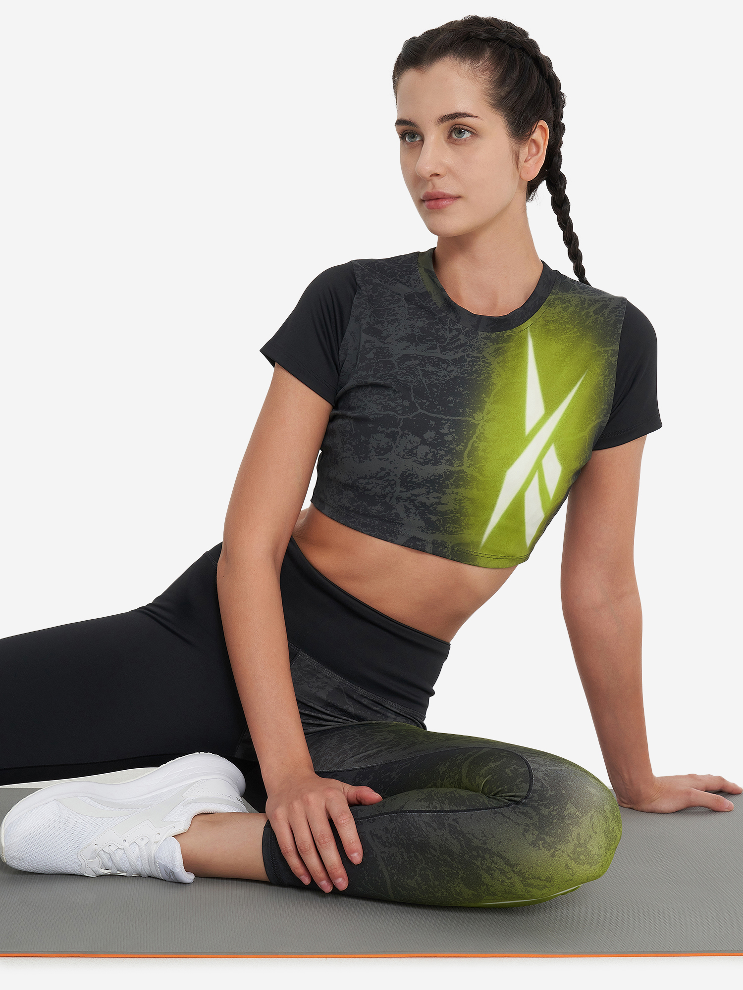 фото Футболка женская reebok lux bold cropped, черный