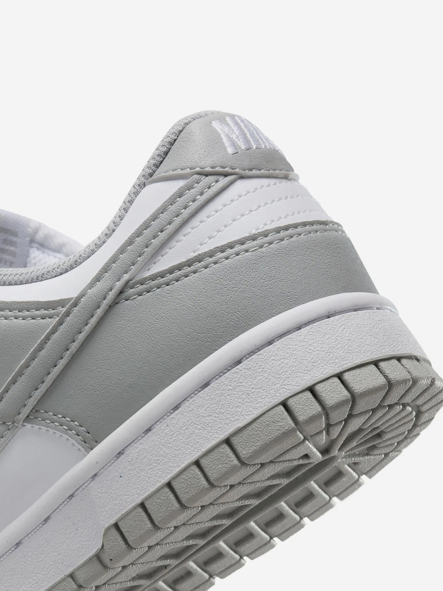 фото Кеды женские nike nike dunk low next nature, серый