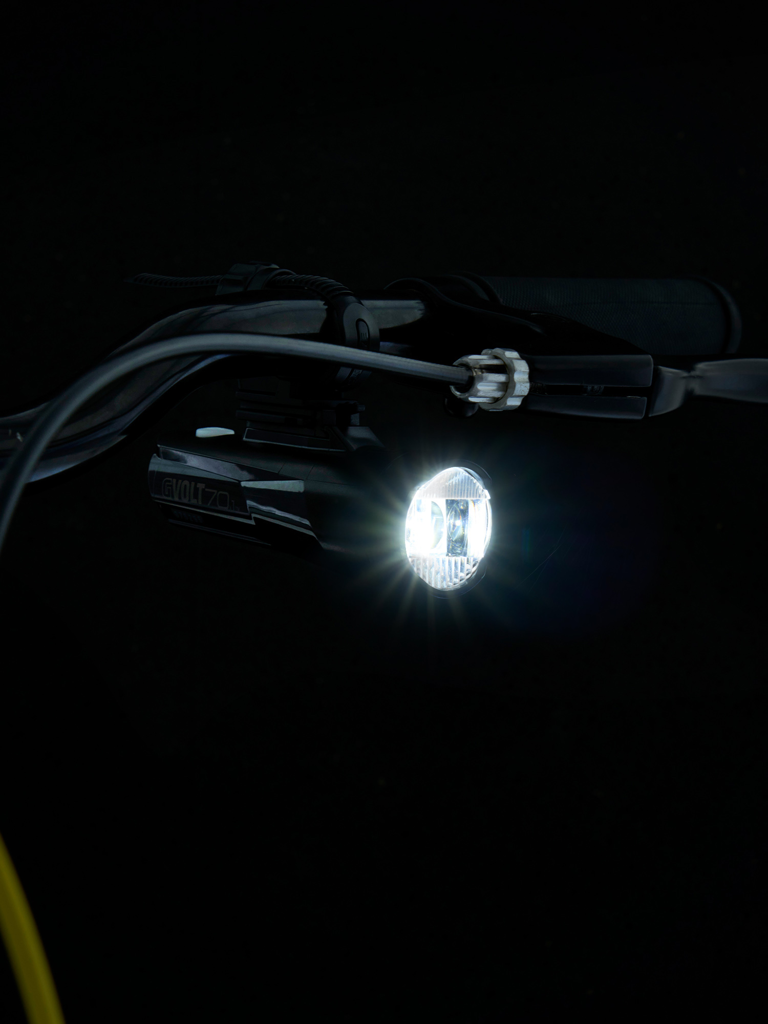 фото Фонарь велосипедный передний cat eye gvolt70.1, черный