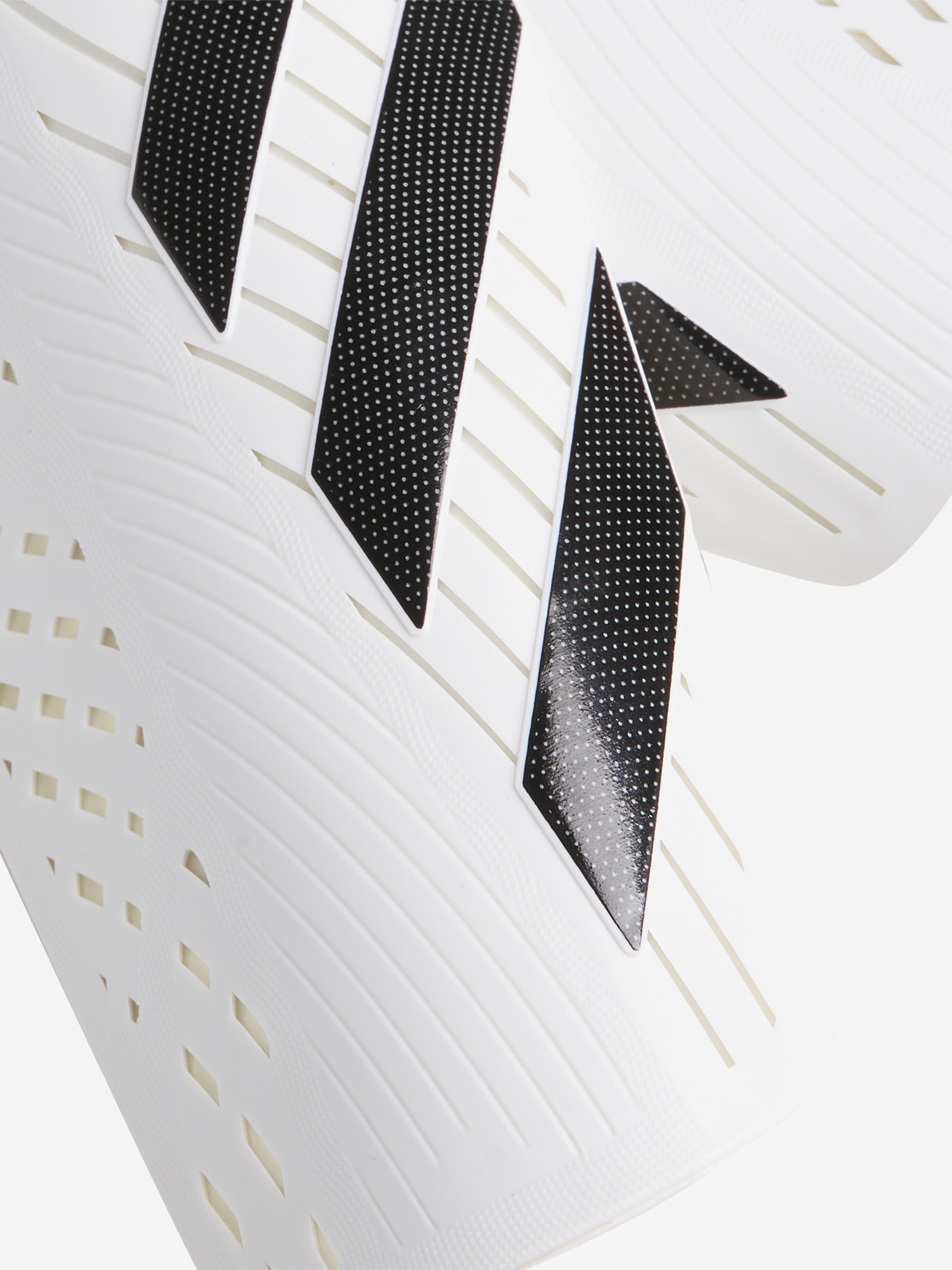 фото Щитки футбольные adidas tiro sg clb, белый