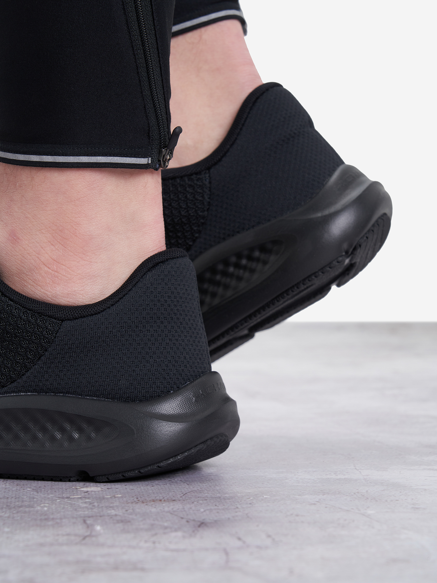 фото Кроссовки мужские under armour charged pursuit 3, черный