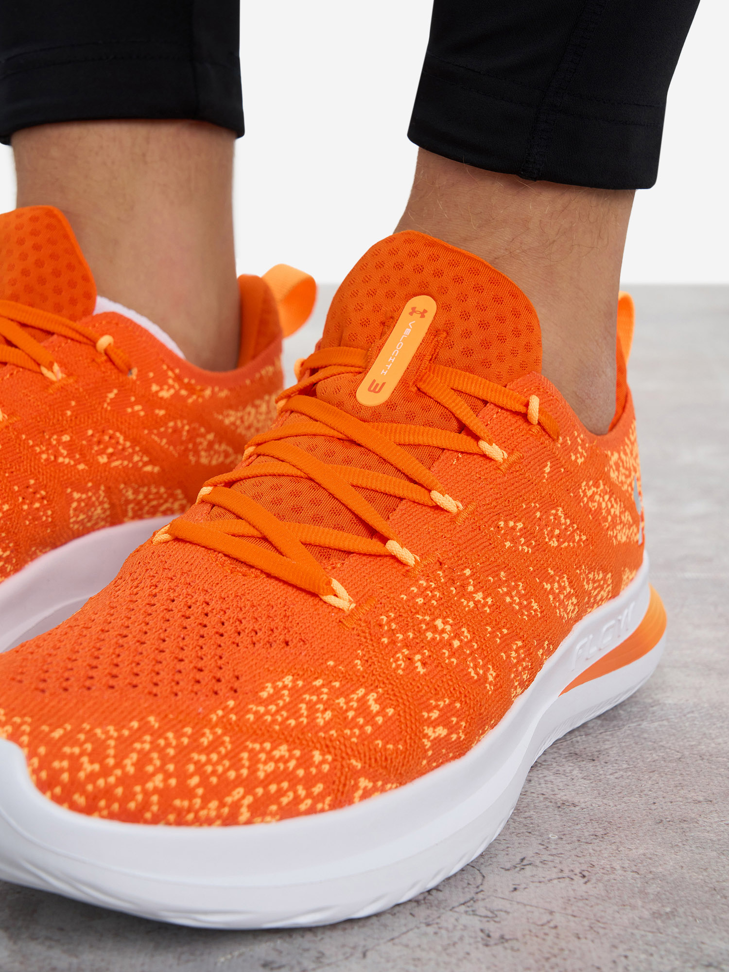 фото Кроссовки мужские under armour velociti 3, оранжевый