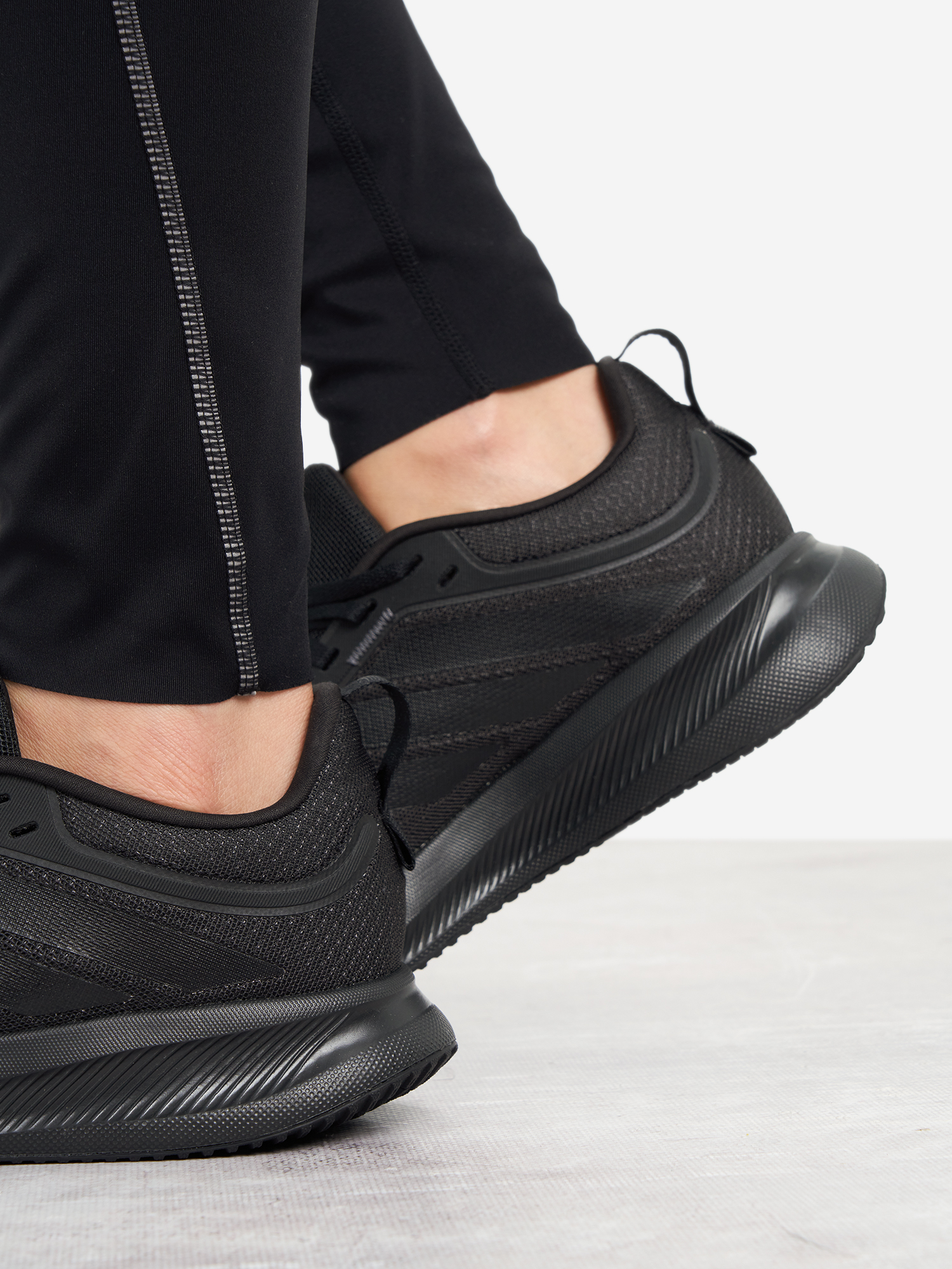 фото Кроссовки женские adidas runblaze, черный