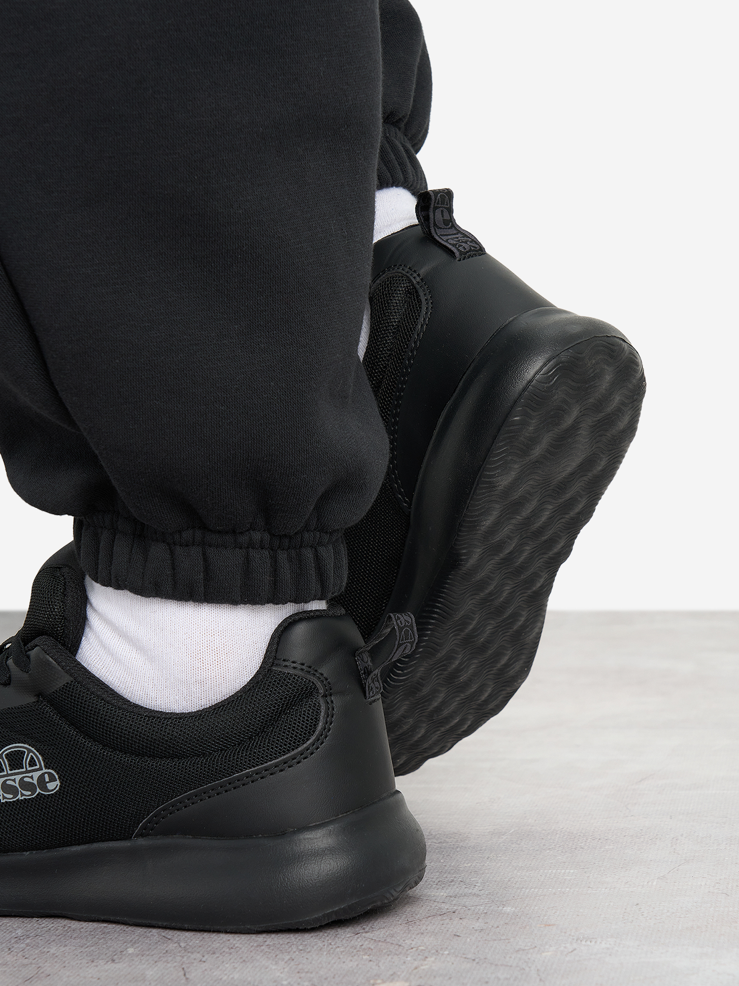 фото Кроссовки женские ellesse mesrpr, черный