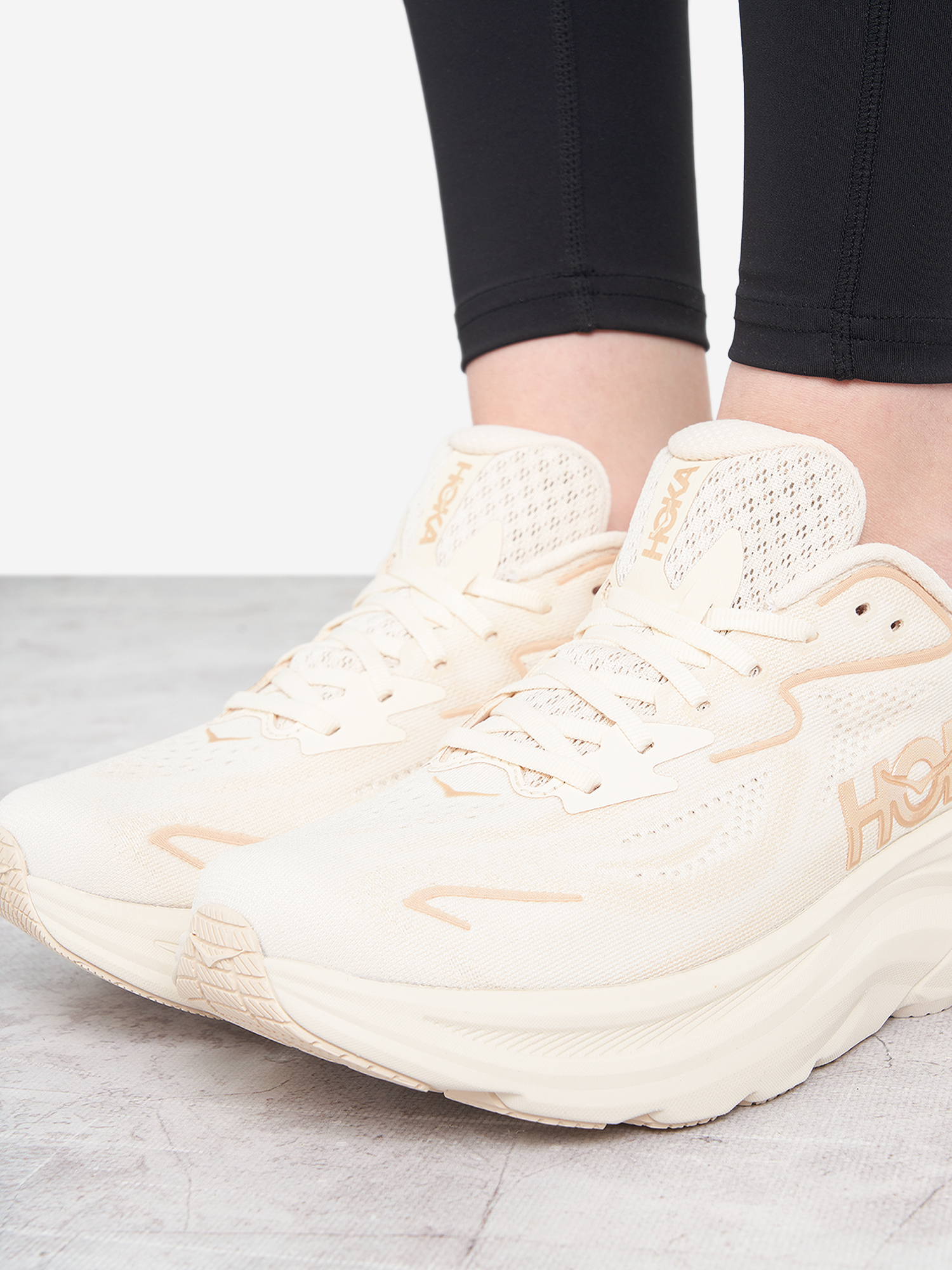 фото Кроссовки женские hoka one one clifton 10, бежевый