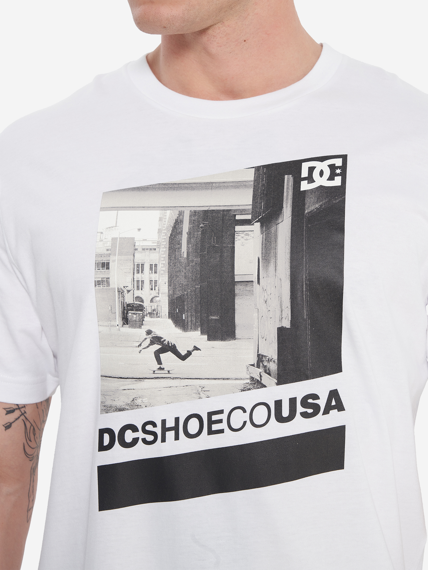 фото Футболка мужская dc shoes essy street scene, белый