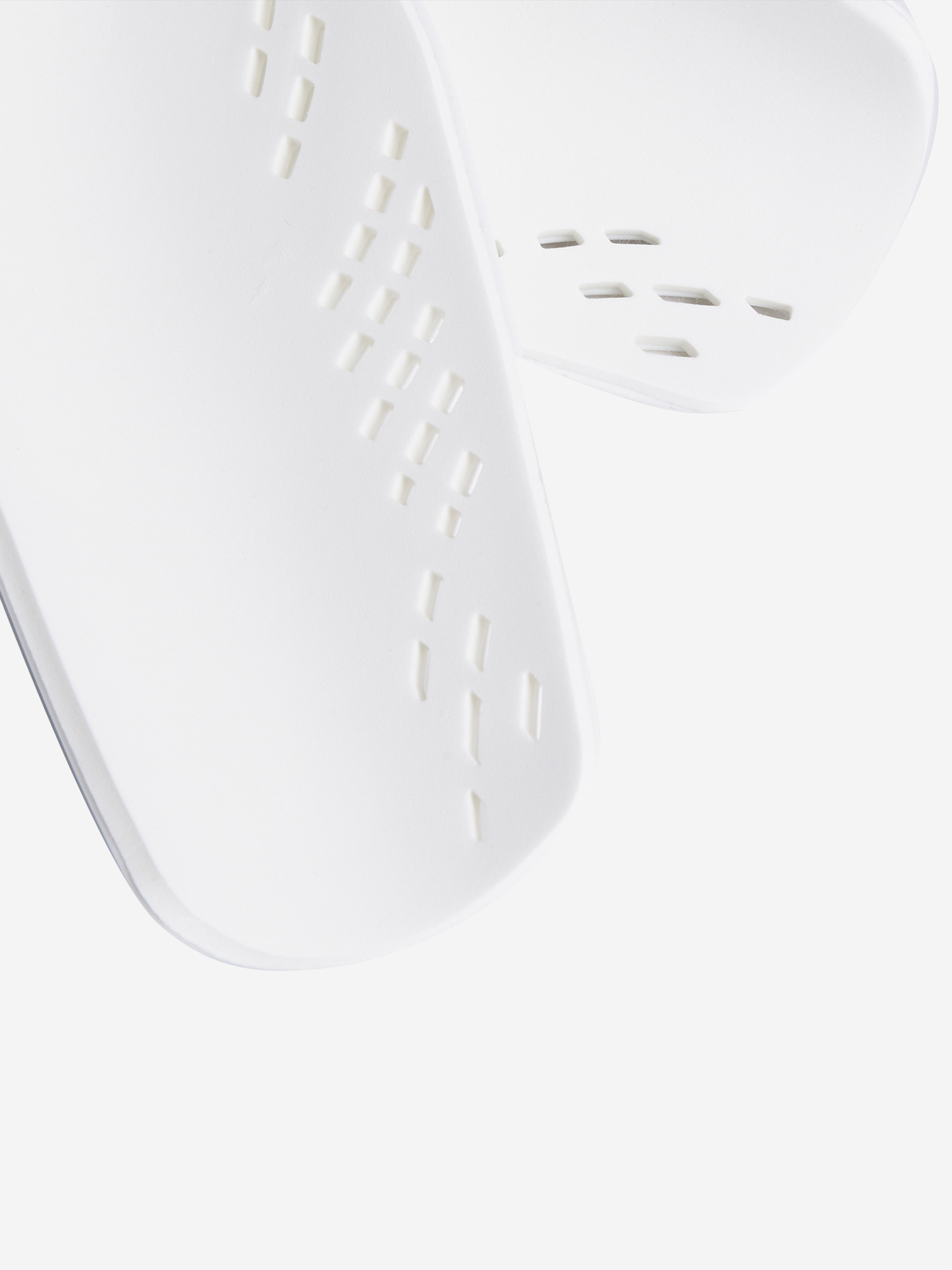 фото Щитки футбольные adidas tiro sg clb, белый