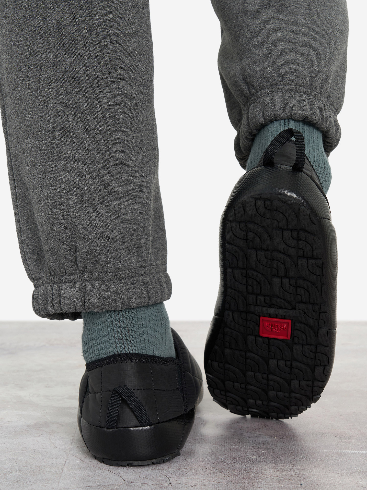 фото Слипоны утепленные мужские the north face thermoball traction mule v, черный