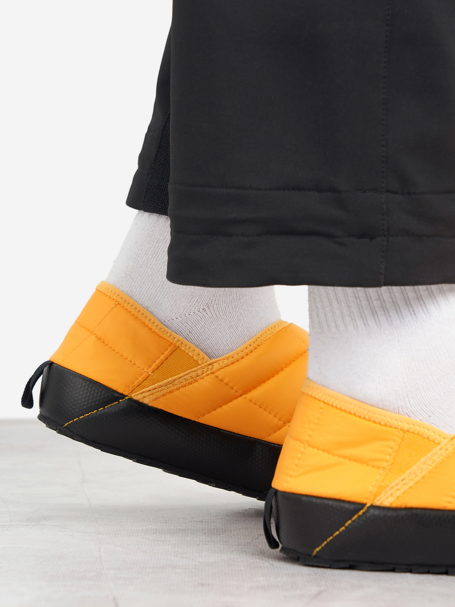 фото Слипоны утепленные мужские the north face thermoball traction mule v, желтый
