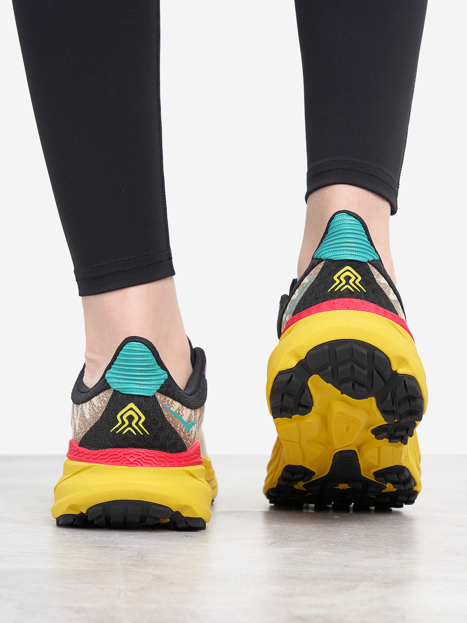 фото Кроссовки женские hoka one one challenger atr 7, бежевый