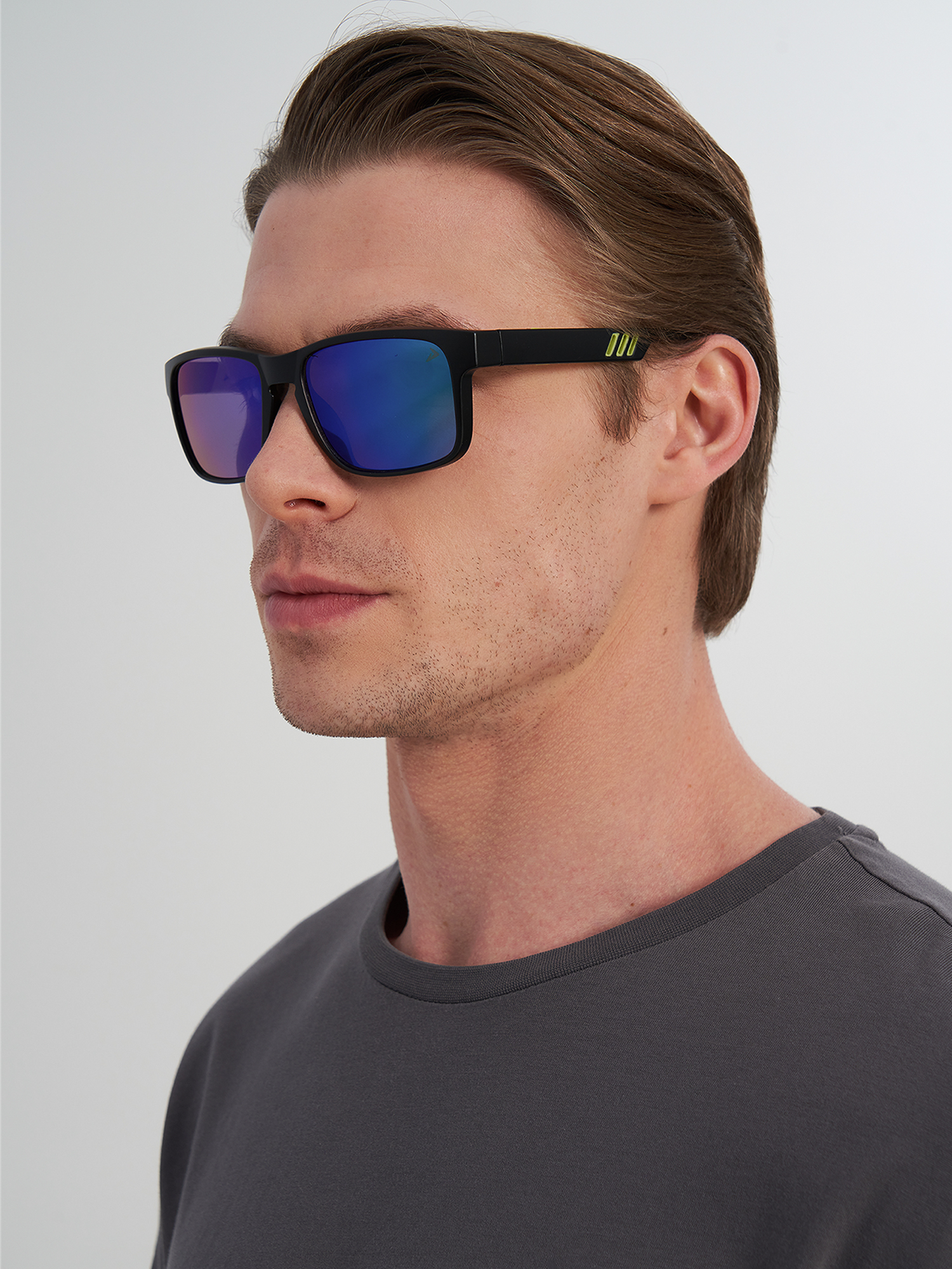 Солнцезащитные очки Demix, Серый
Солнцезащитные очки Demix, Серый