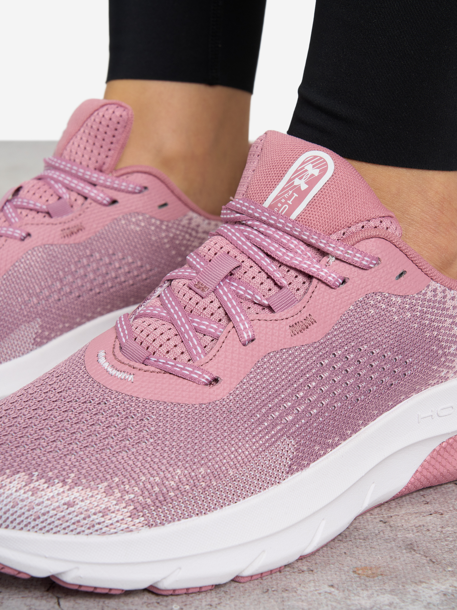 фото Кроссовки женские under armour hovr turbulence 2, розовый