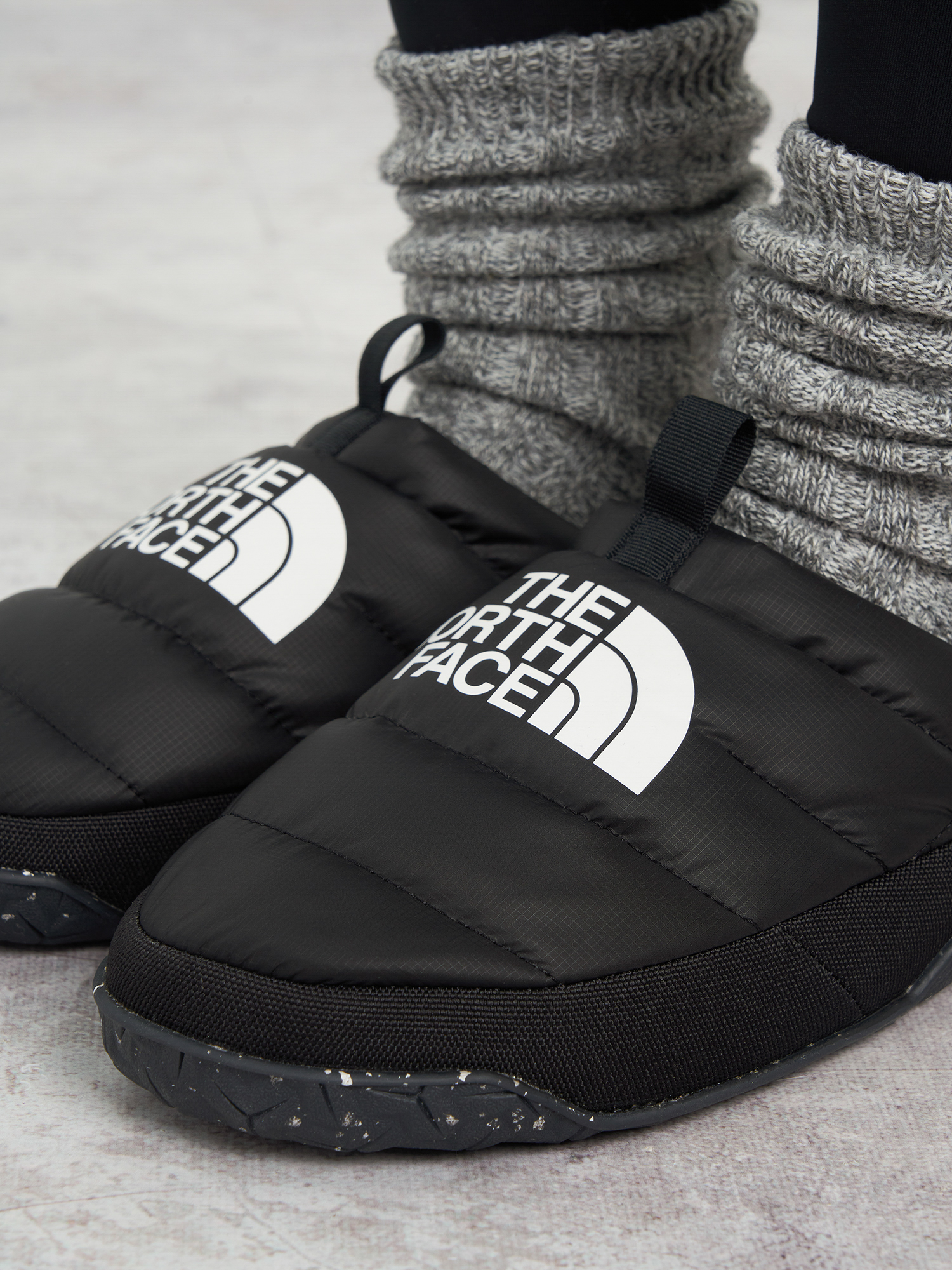 фото Слипоны утепленные женские the north face nuptse mule, черный