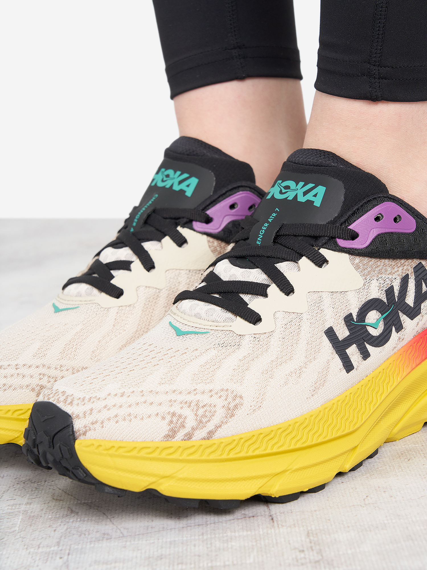 фото Кроссовки женские hoka one one challenger atr 7, бежевый