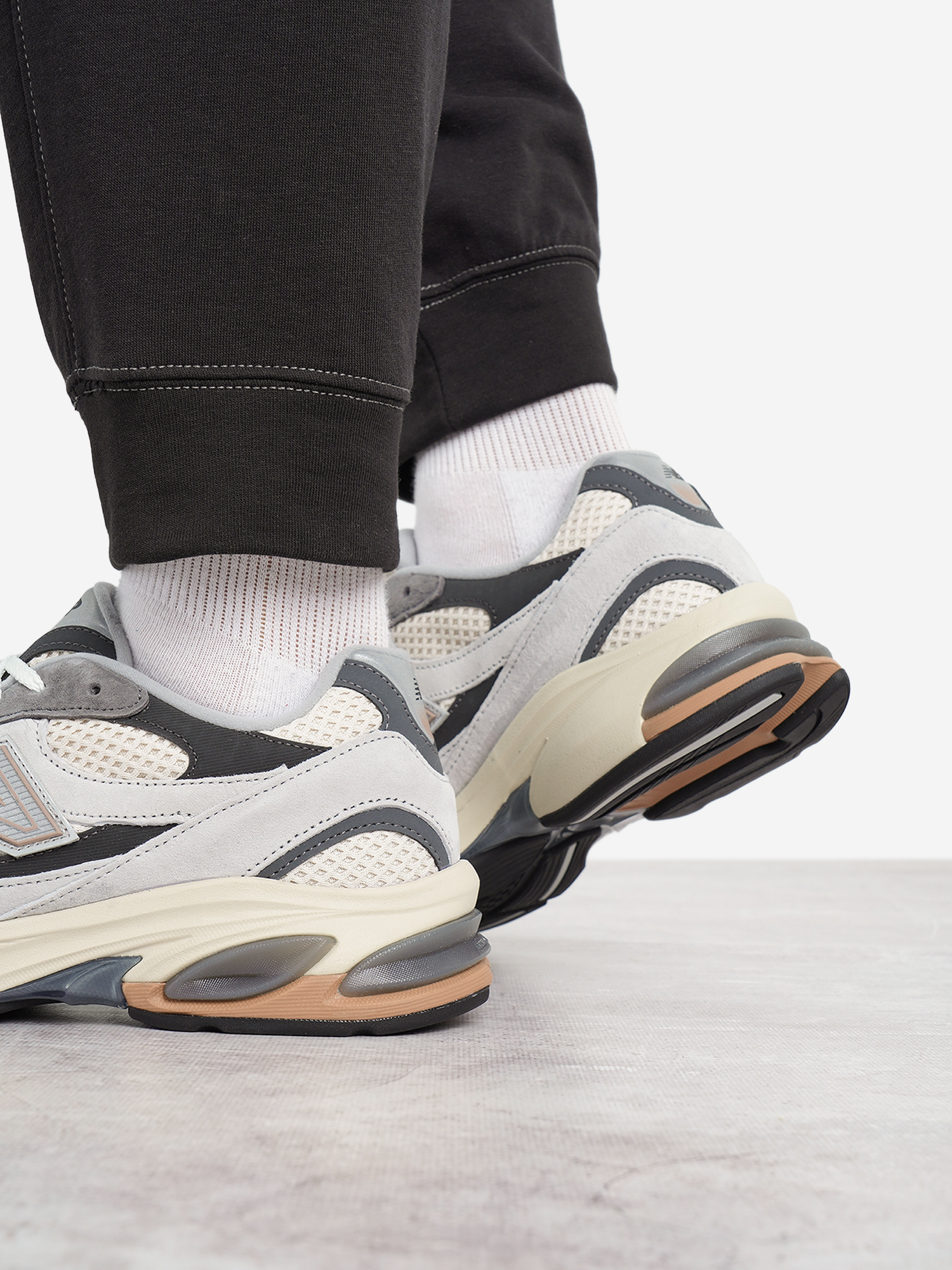 фото Кроссовки мужские new balance 2010, бежевый
