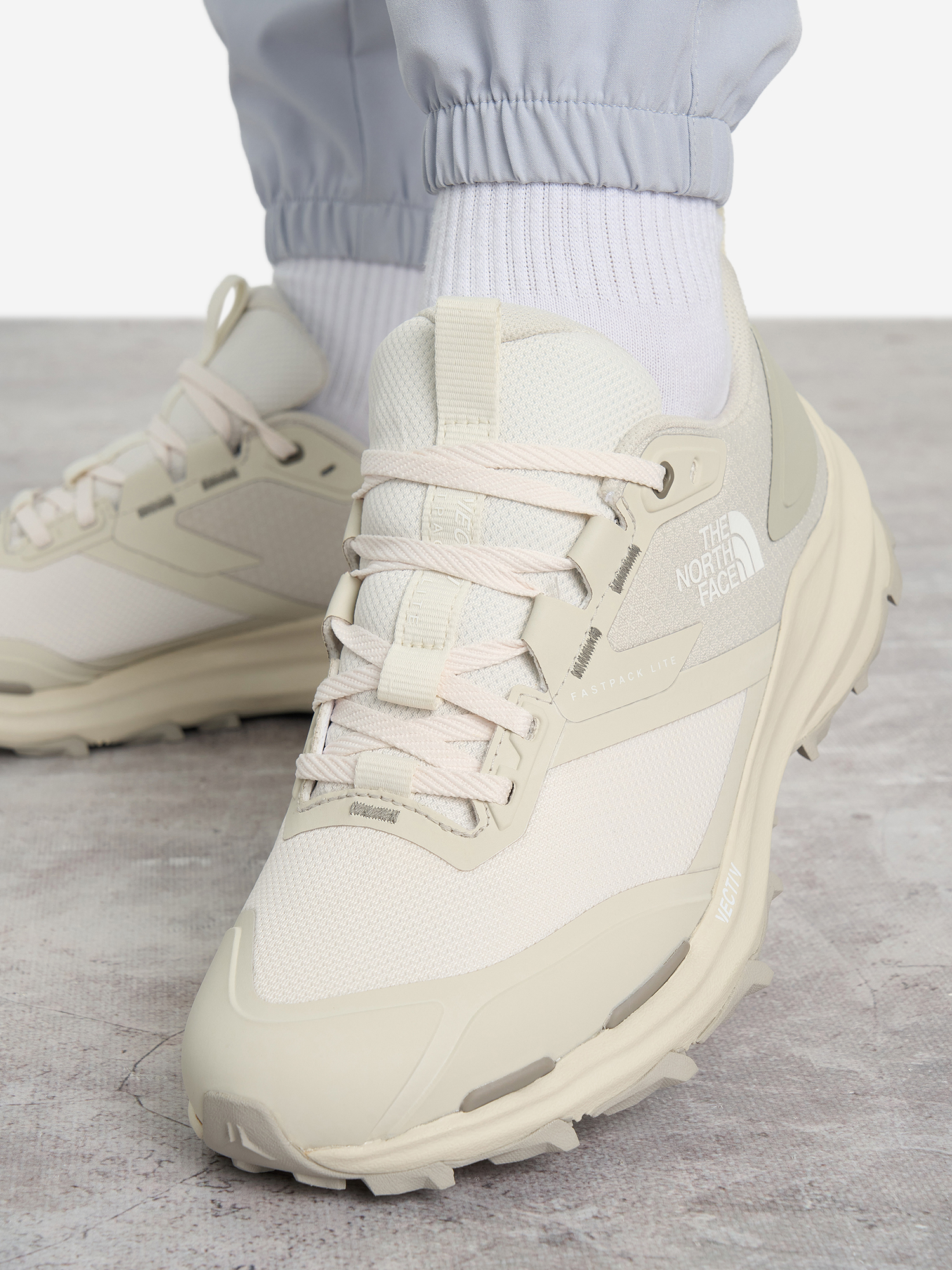 фото Кроссовки женские the north face vectiv fastpack lite wp, бежевый
