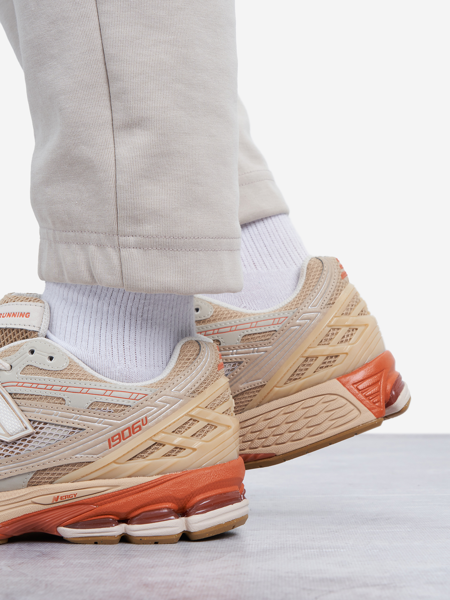 фото Кроссовки мужские new balance 1906 u, бежевый