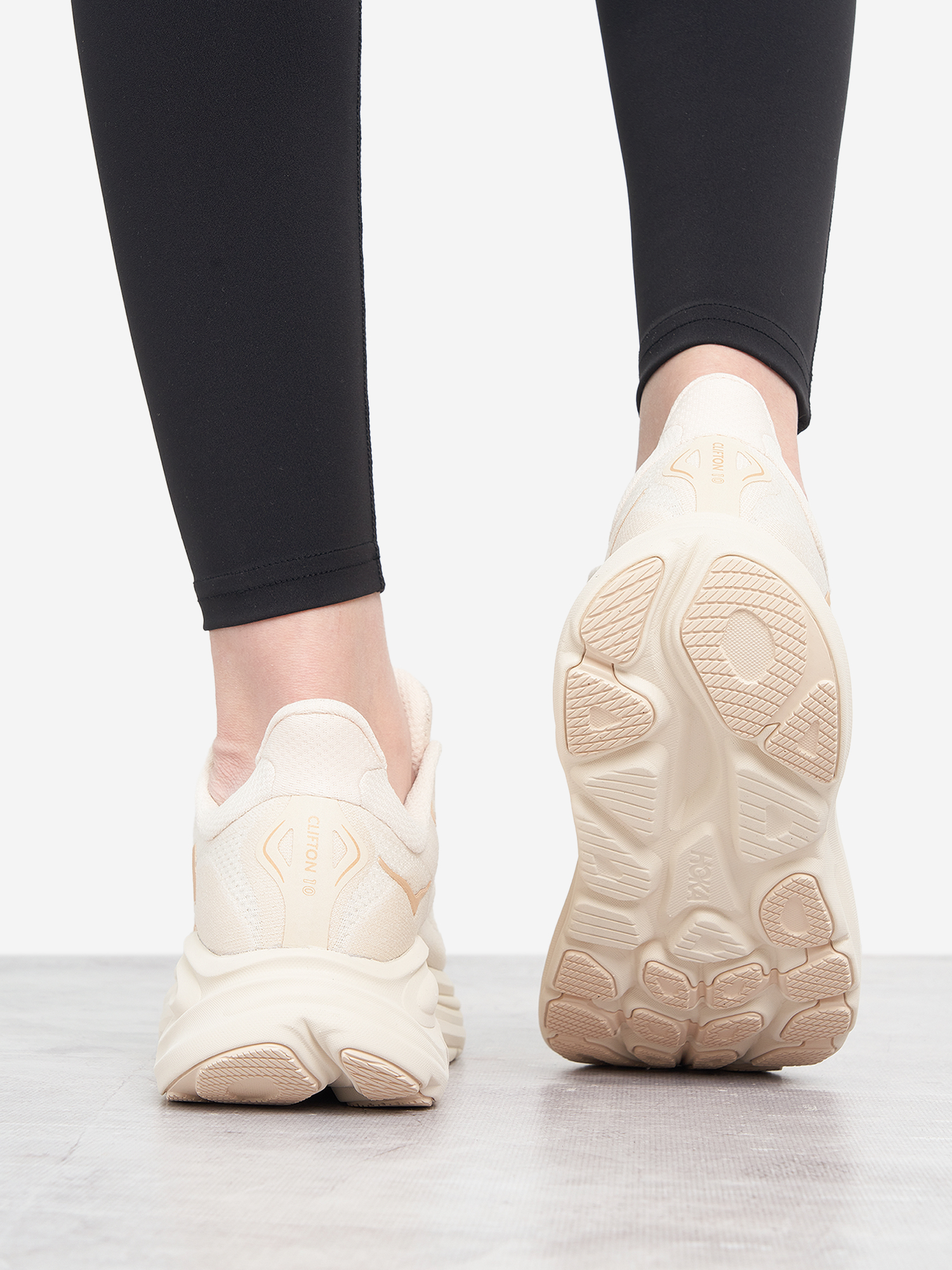 фото Кроссовки женские hoka one one clifton 10, бежевый