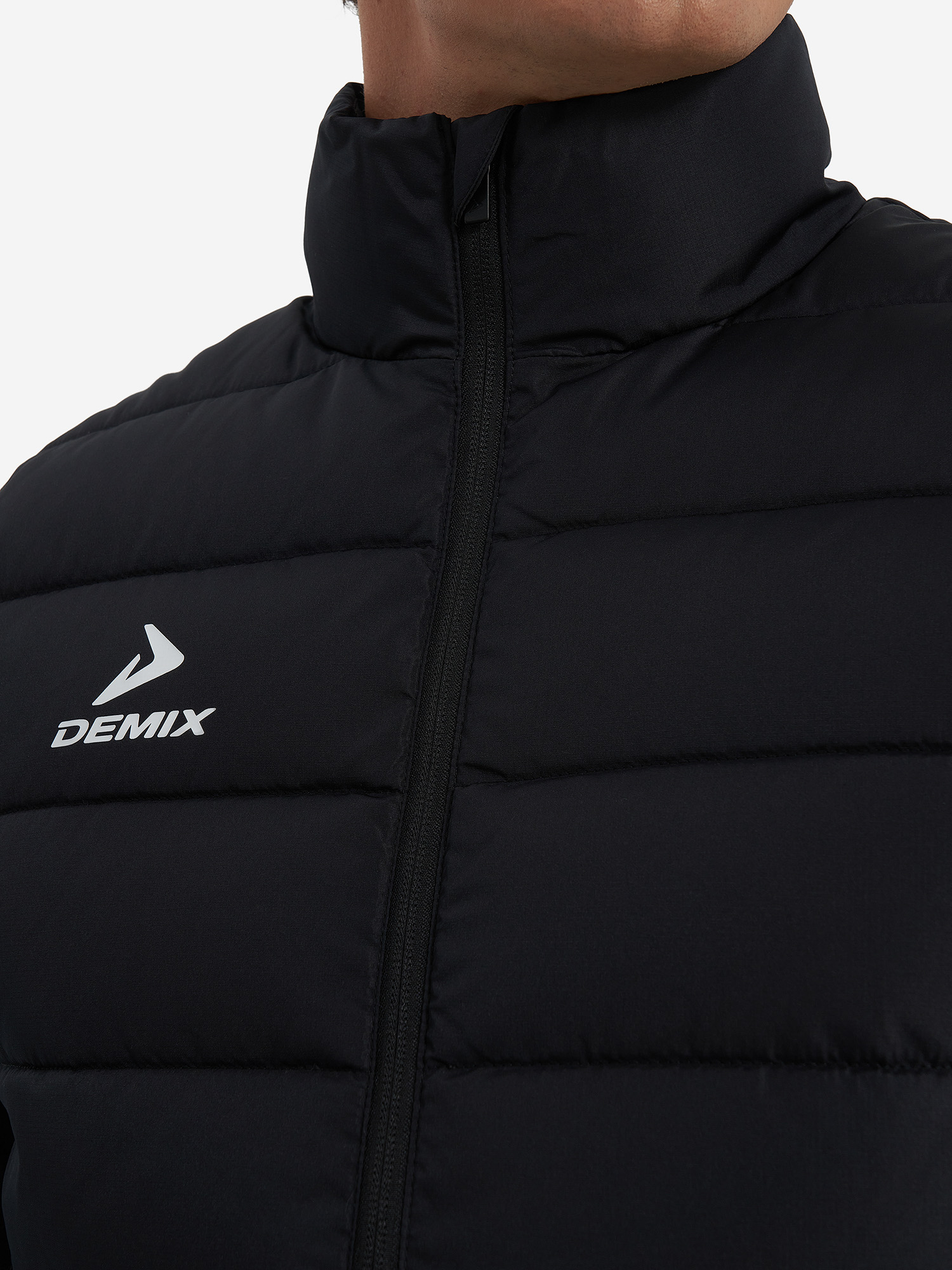 фото Жилет утепленный мужской demix, черный
