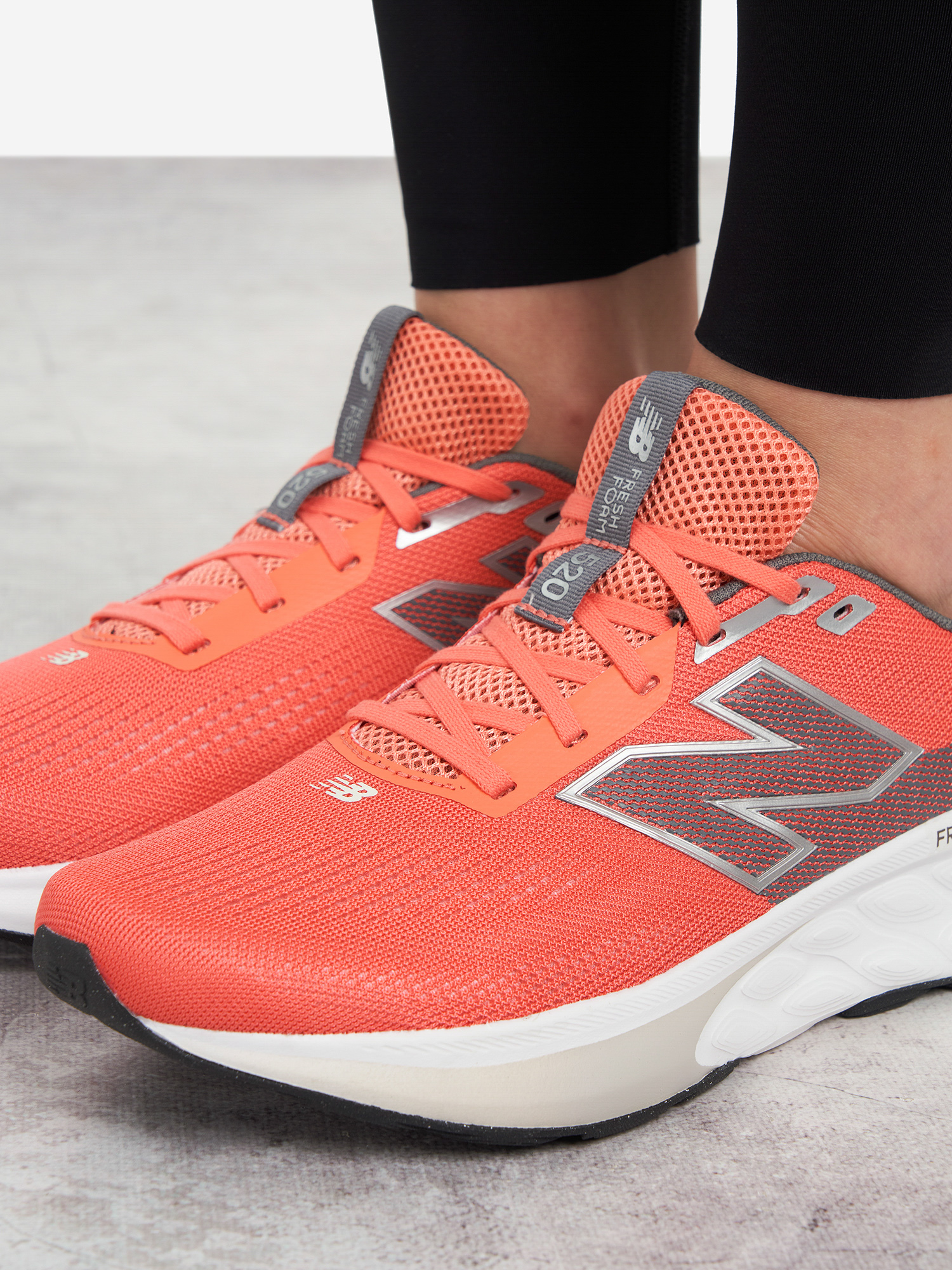 фото Кроссовки женские new balance 520, оранжевый