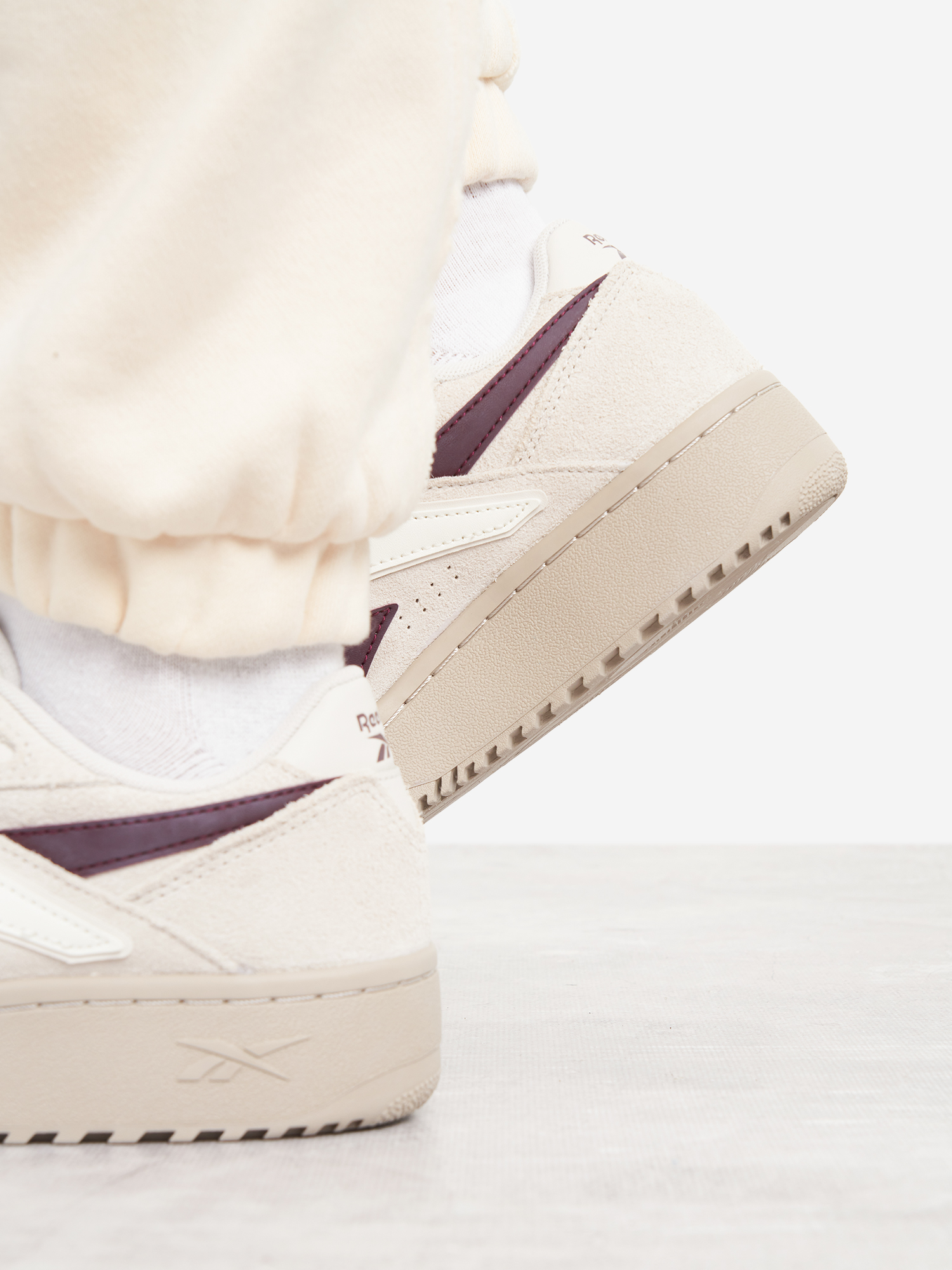 фото Кеды женские reebok atr chill, бежевый