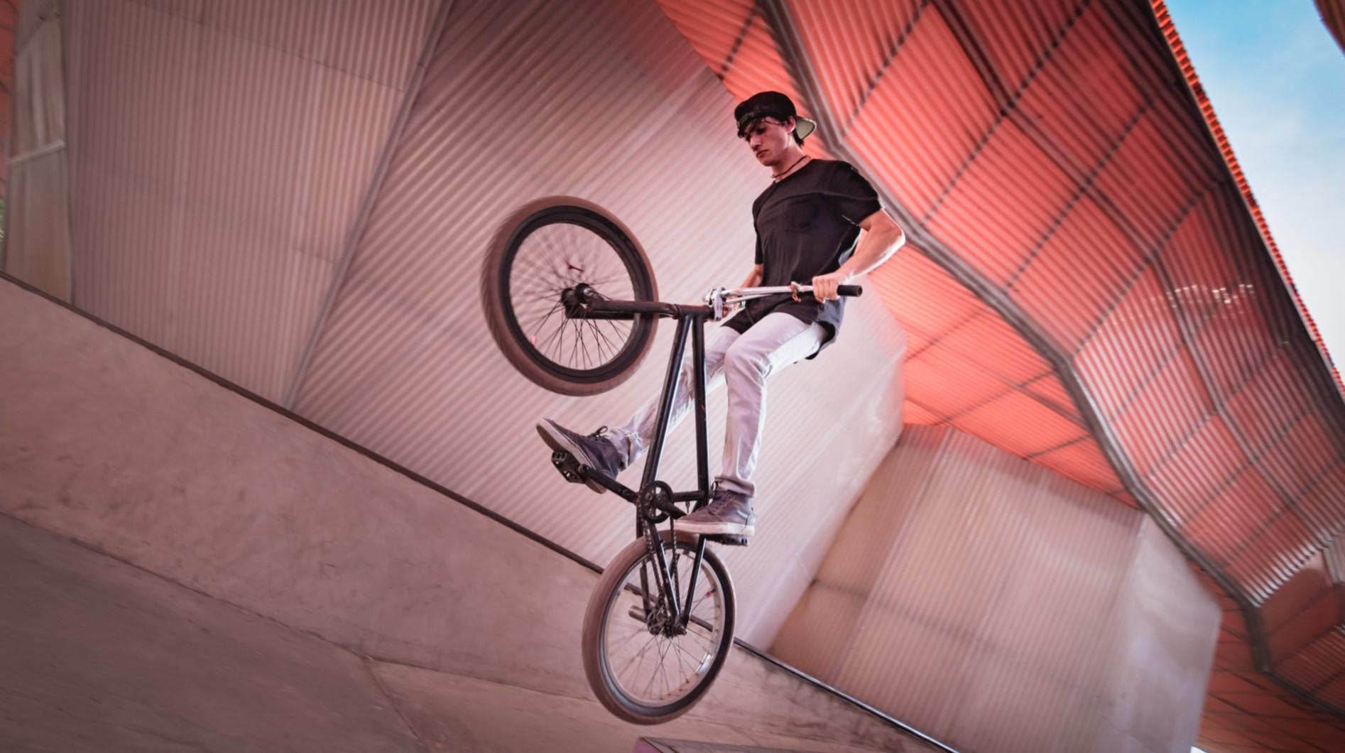 Открытые тренировки по BMX. Первые трюки и как прогрессировать дальше.