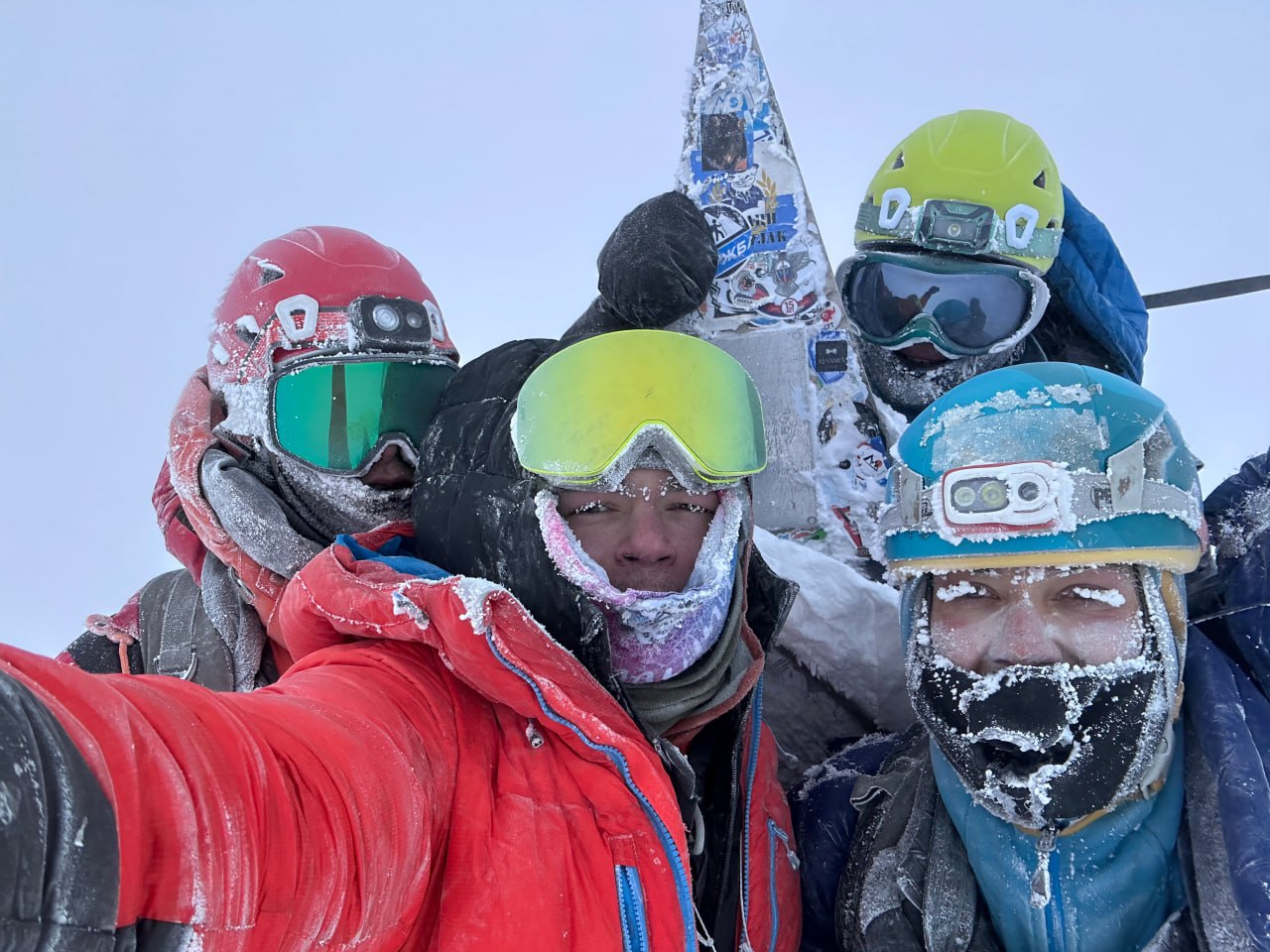 Восхождение на зимний Эльбрус с запада