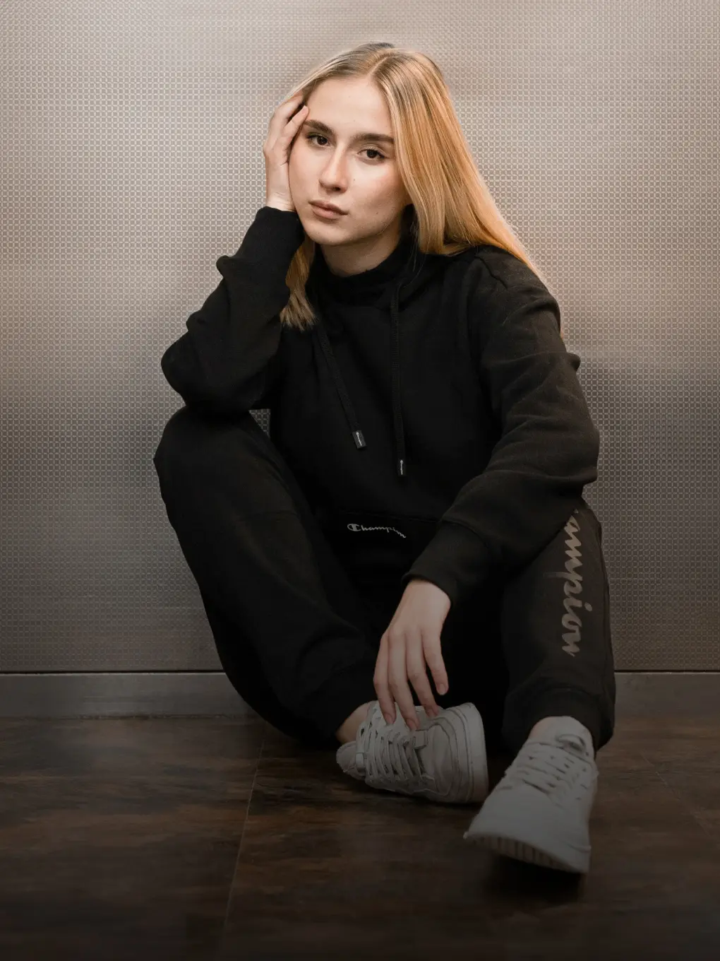 женщинам