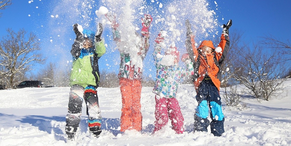 5 веселых и подвижных зимних игр на улице для детей