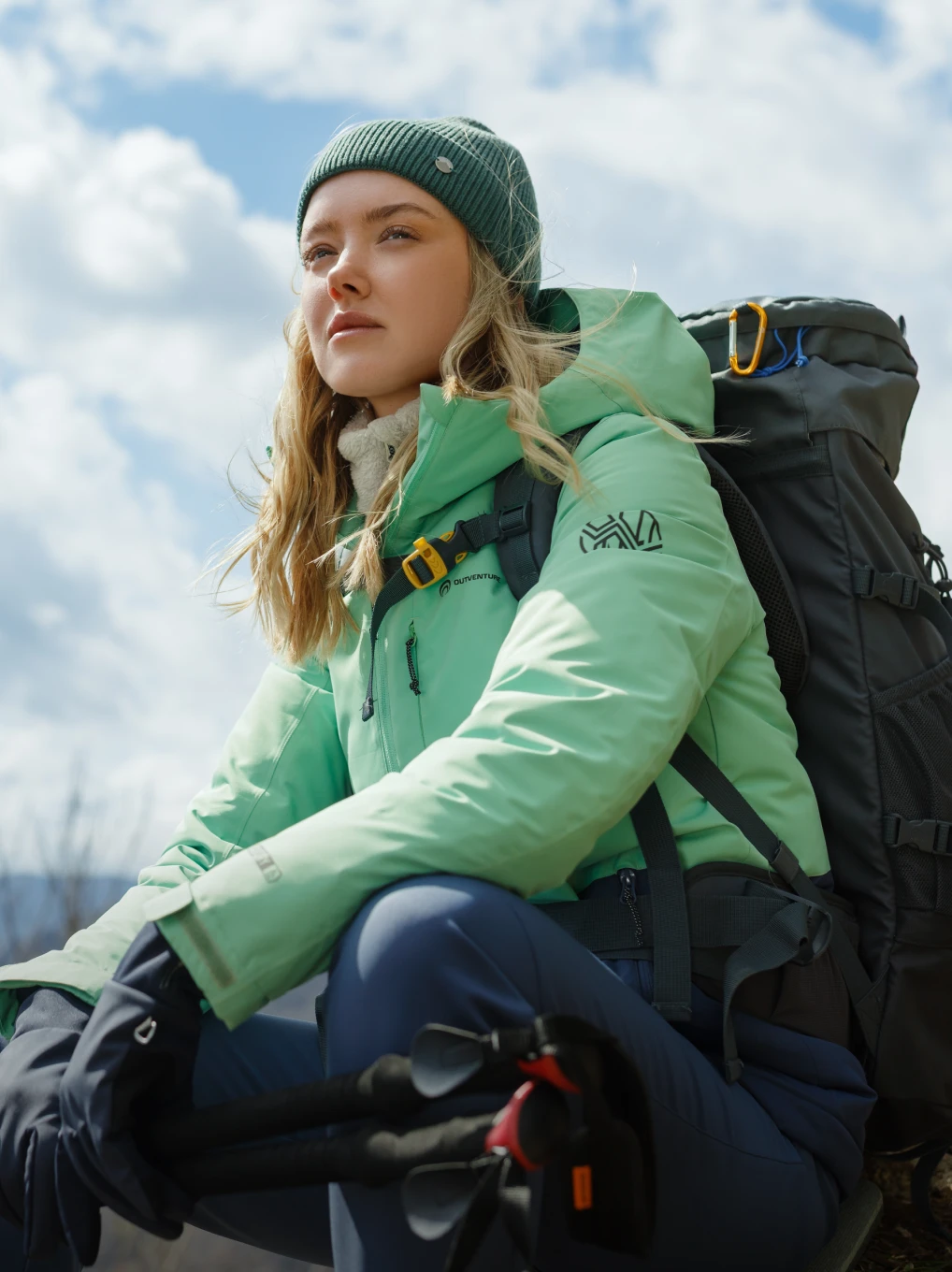 женщина в одежде Outventure