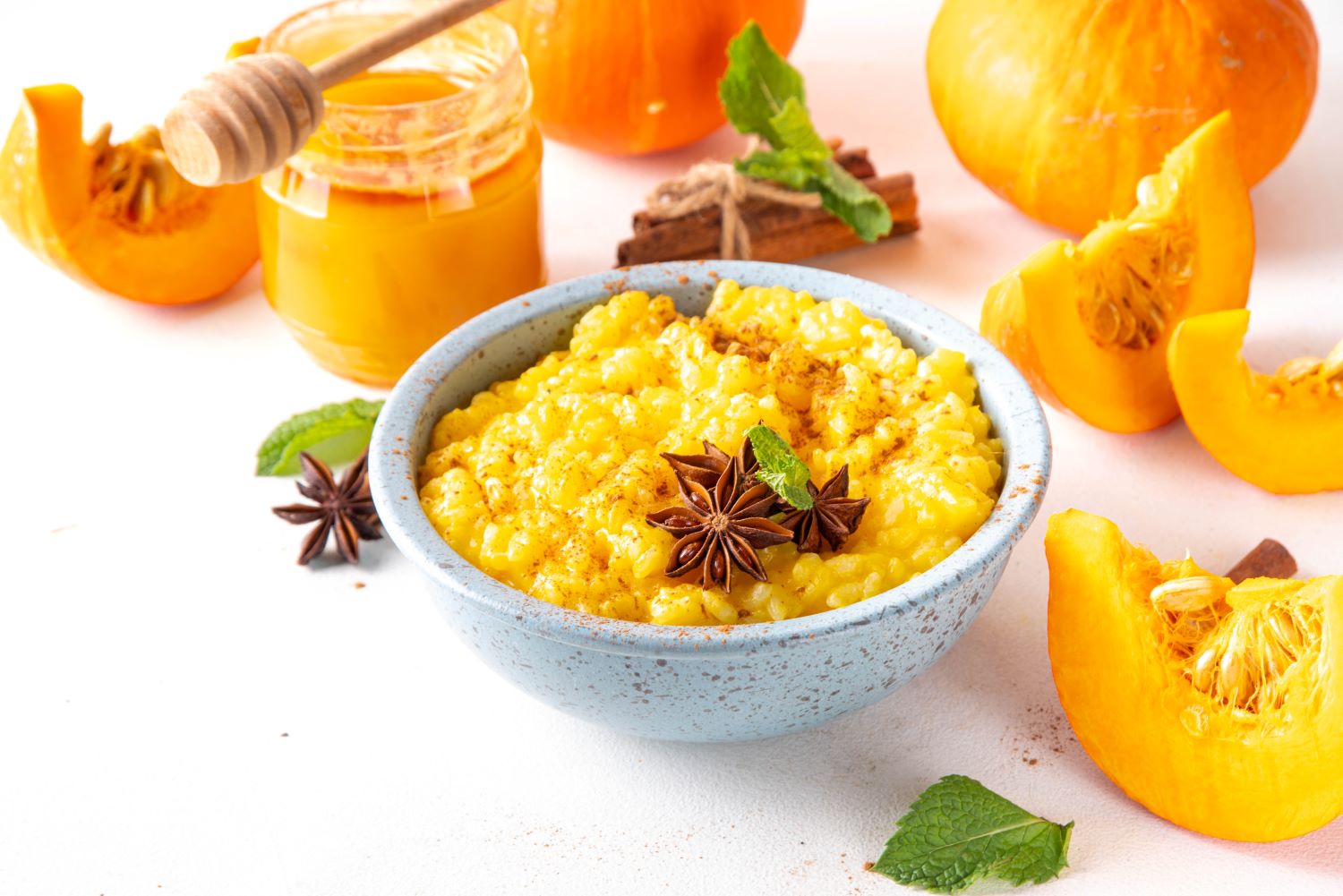 Тыквенная овсяная каша с грушей и кунжутным медом