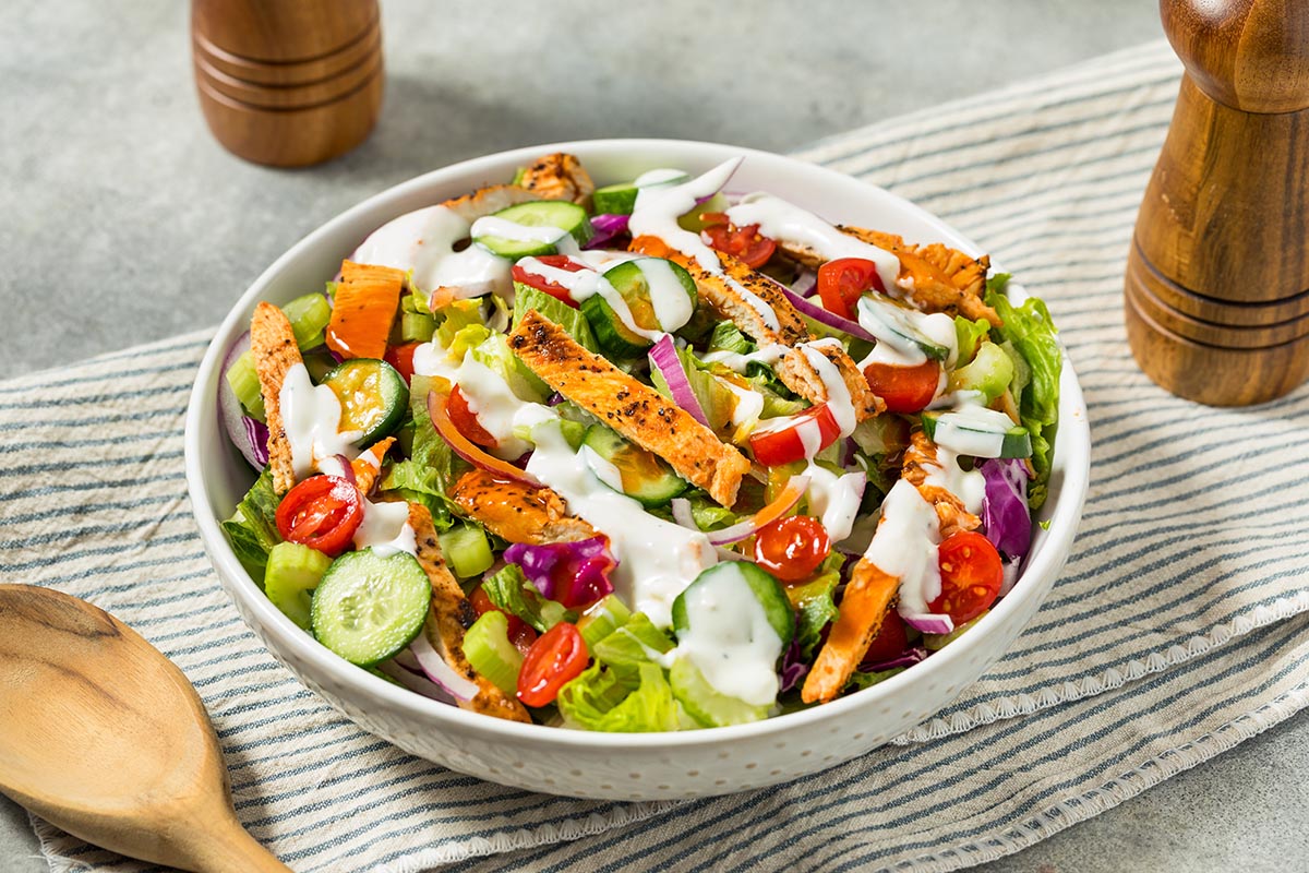 Теплый салат с курицей