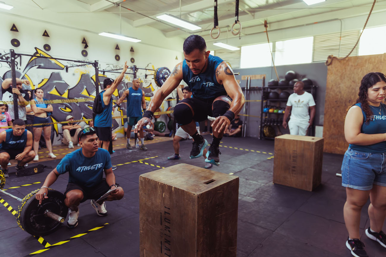 чем hyrox отличается от crossfit