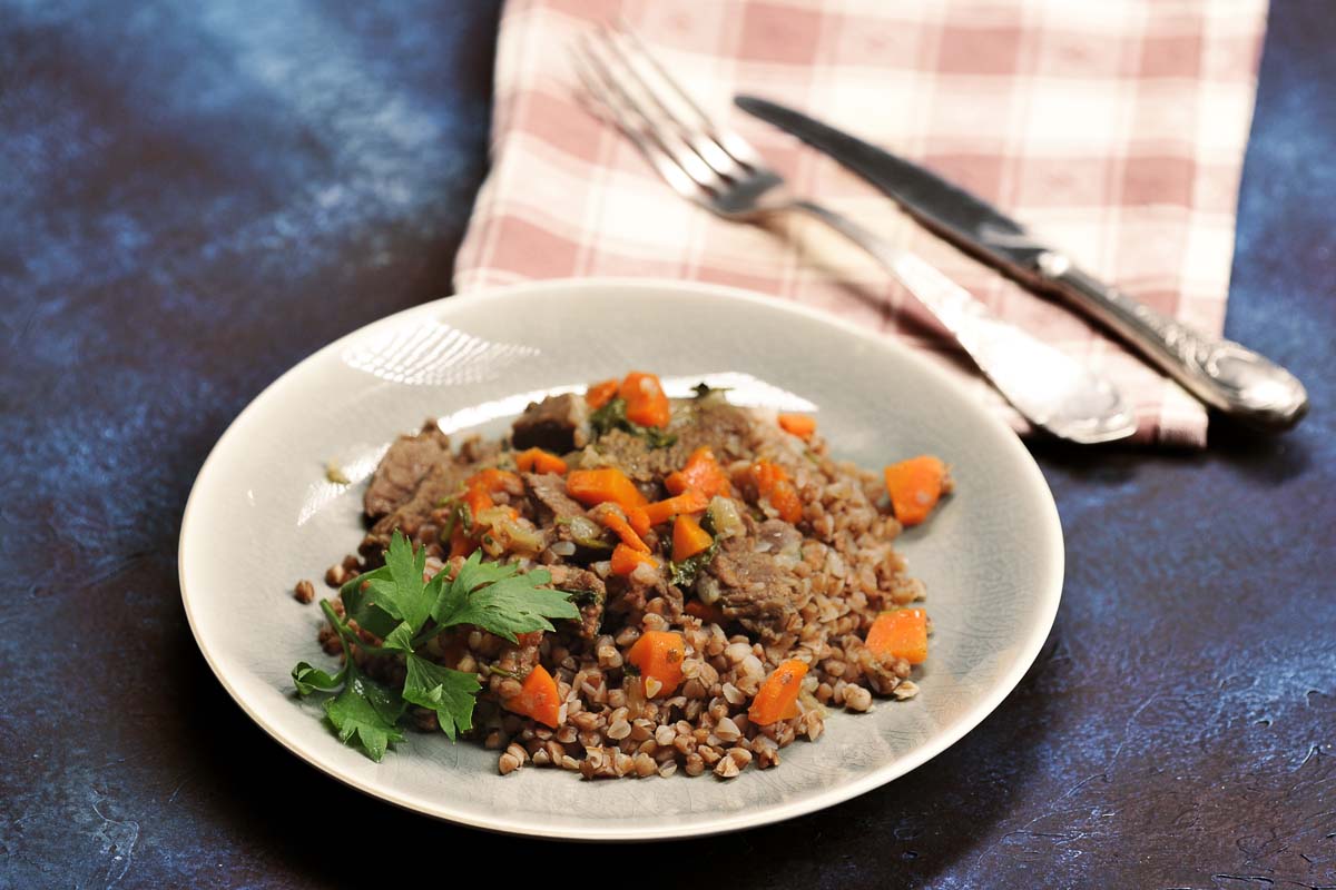 Гречка с говядиной и овощами