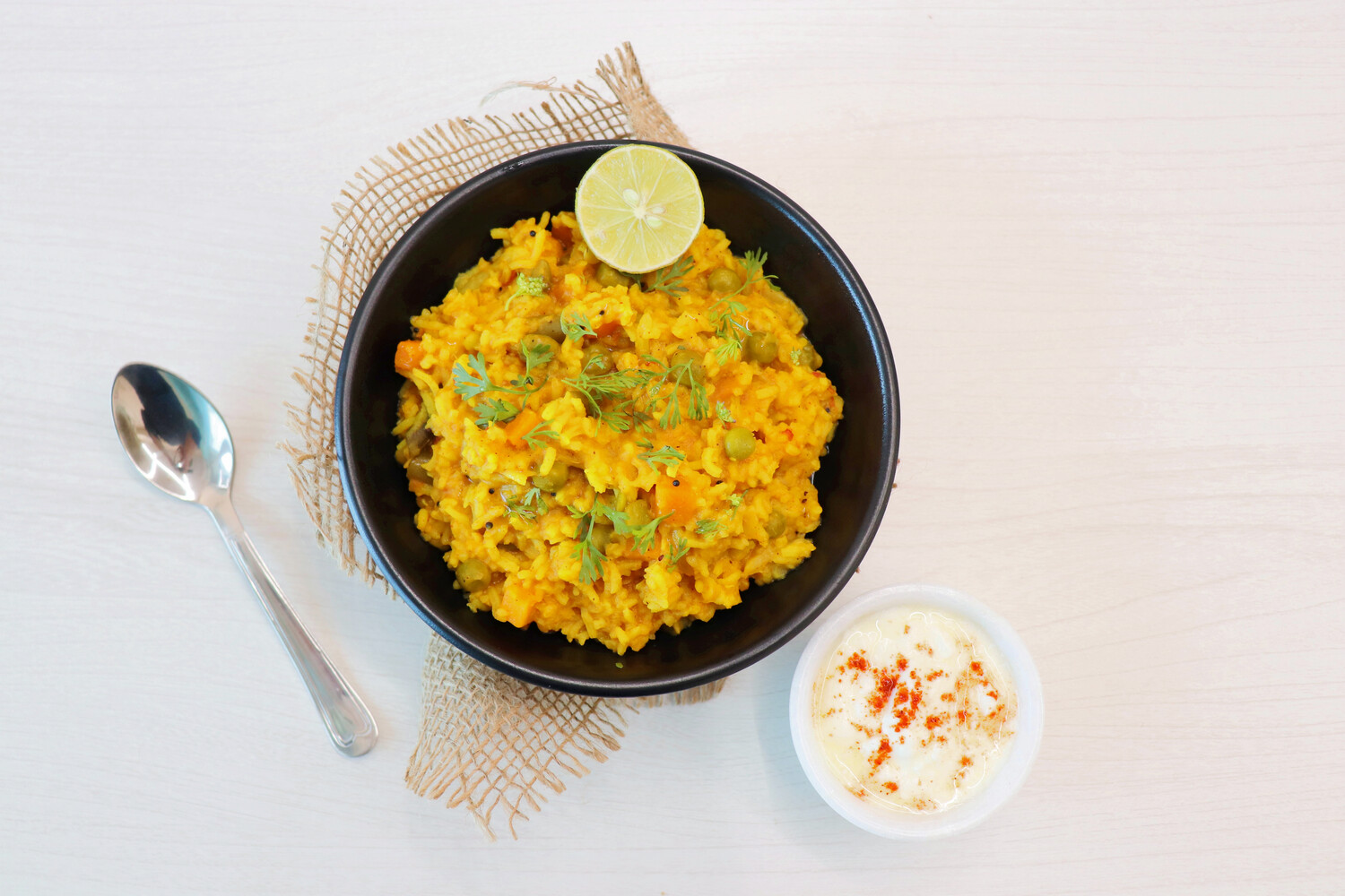 Каша кхичди из риса и чечевицы