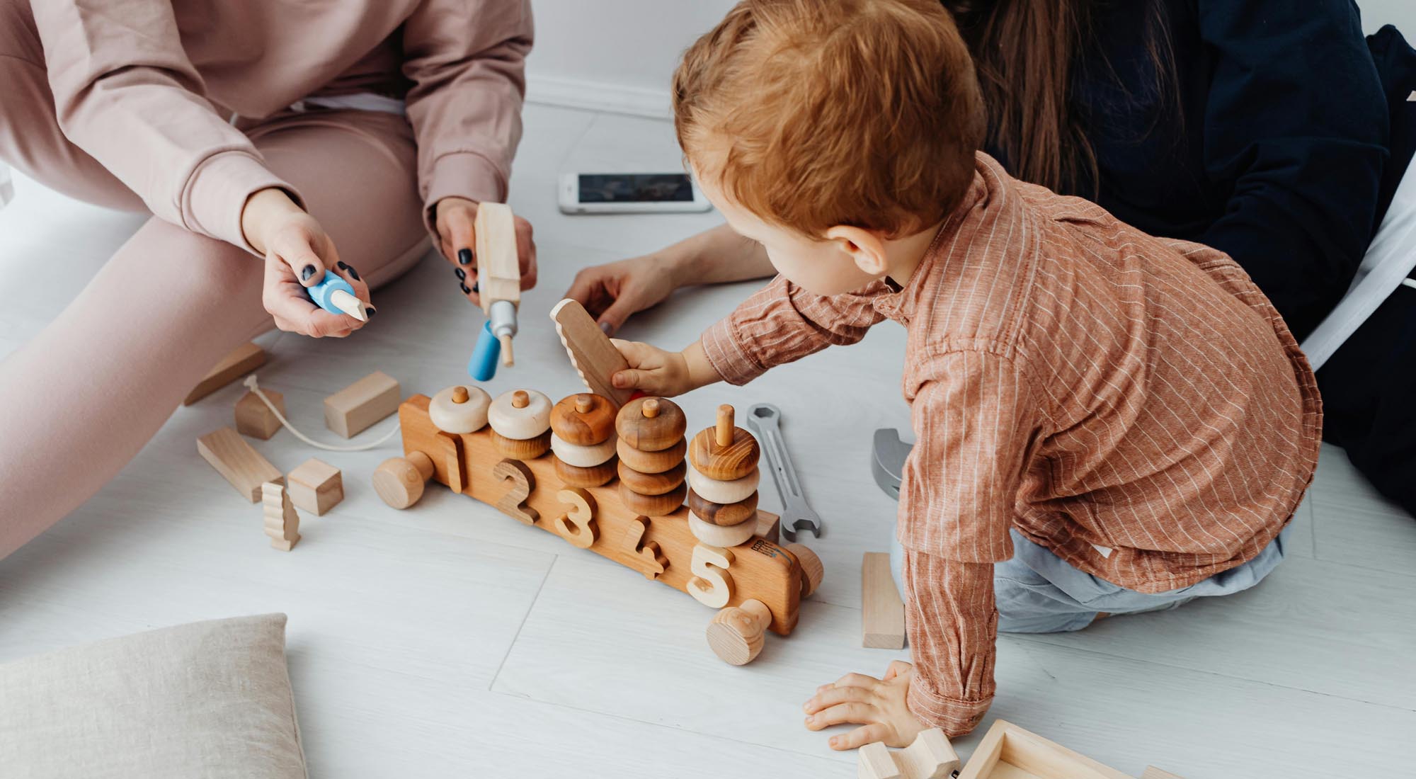 Кто такие «бежевые мамочки», и чем это грозит ребенку