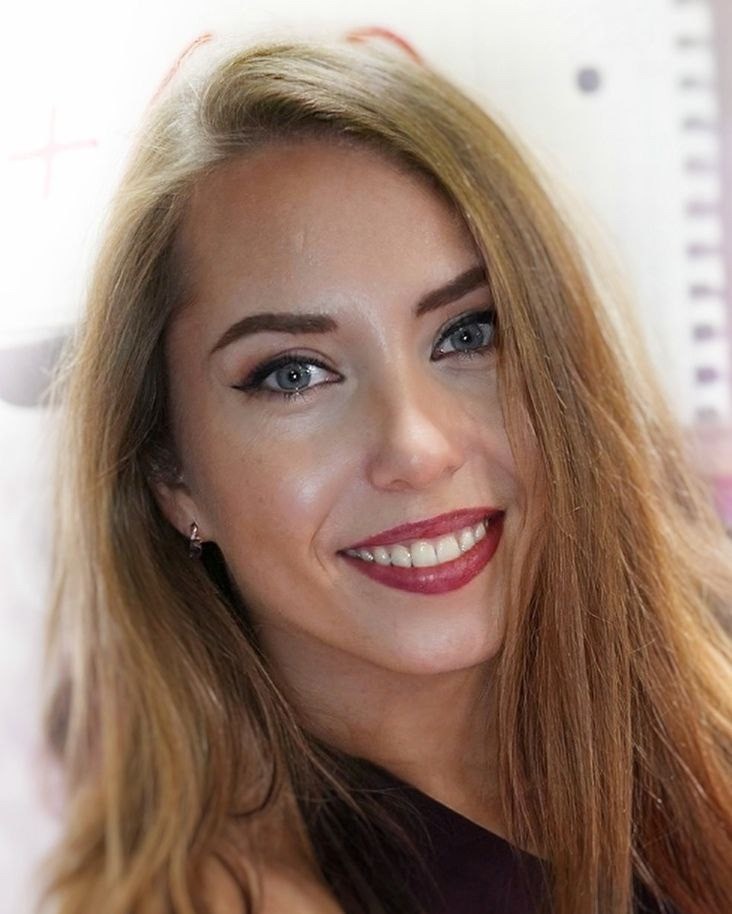 Анна Уколова