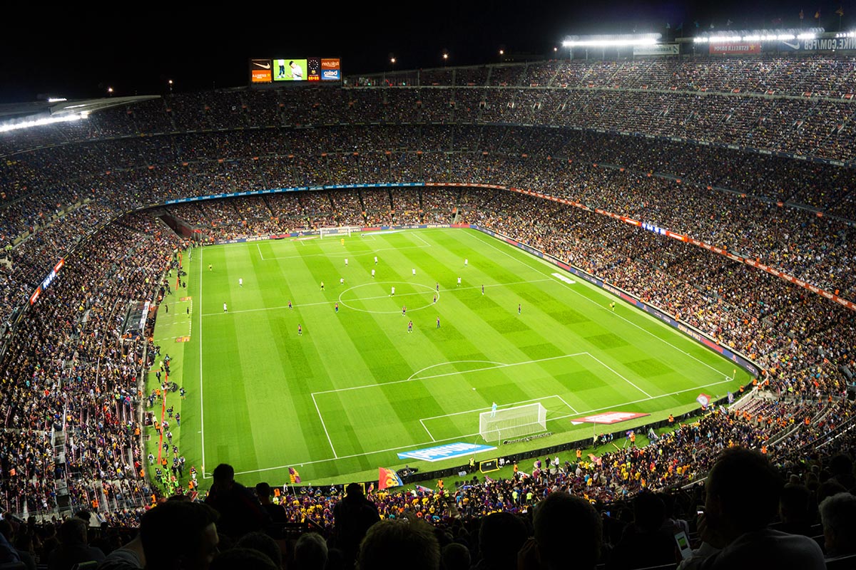 Футбольный стадион