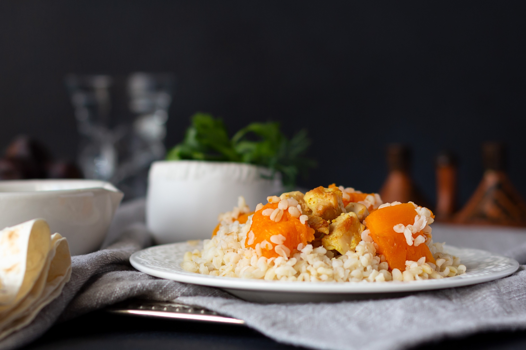 Теплый боул с индейкой и запеченной тыквой