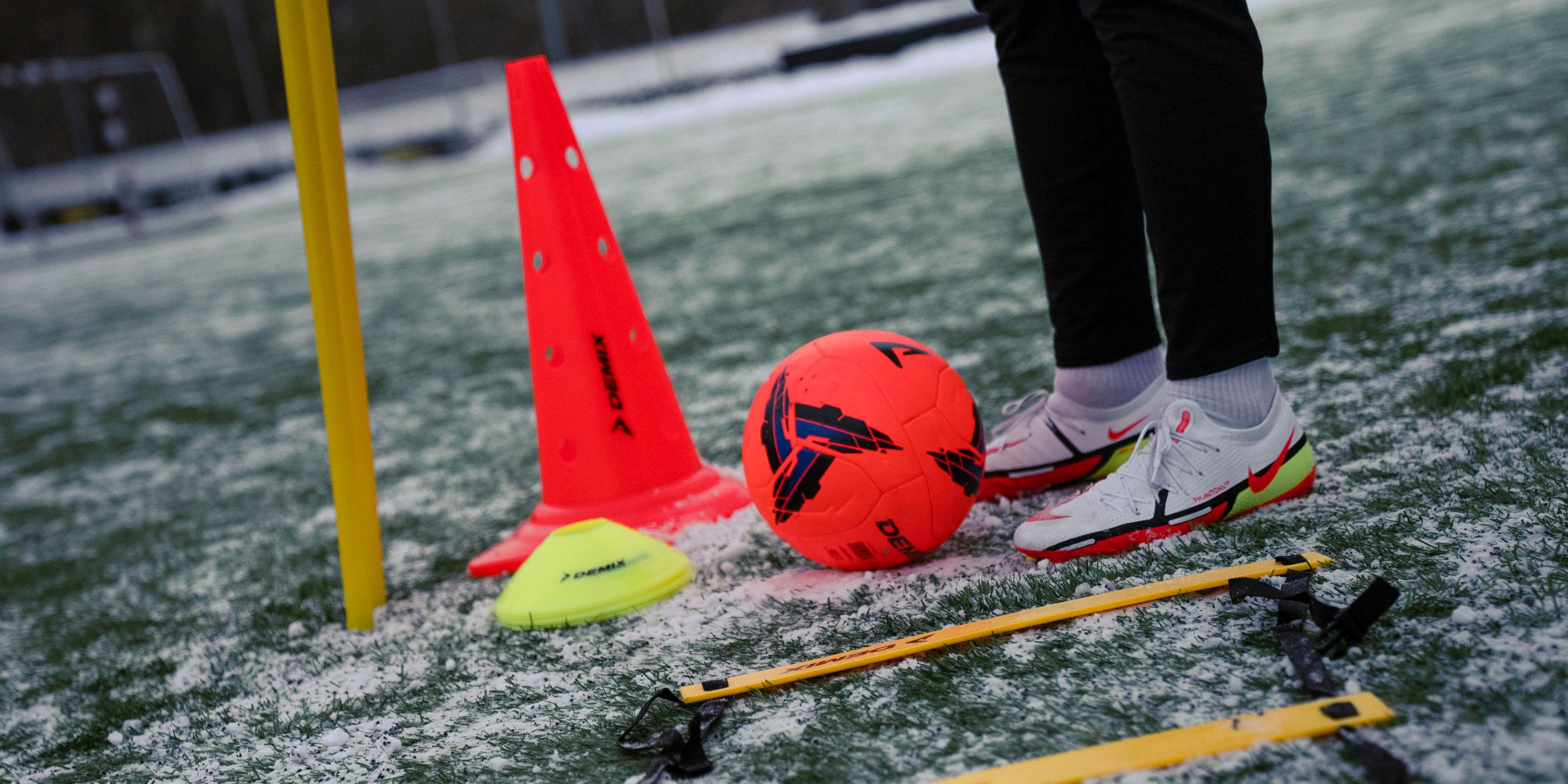 Зимние тренировки для футболистов. Как провести межсезонье, чтобы вернуться  в игру еще сильнее — Спортмастер Медиа