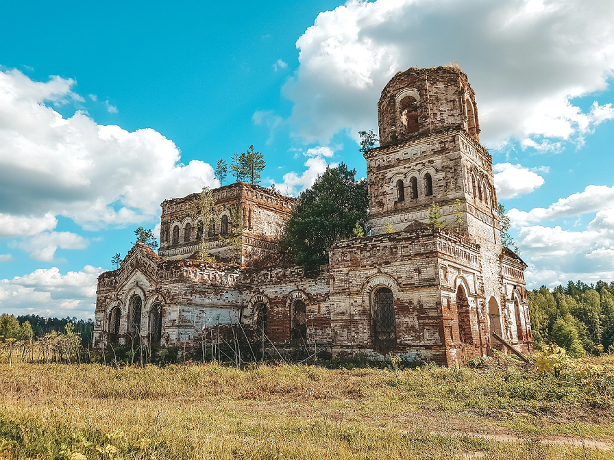 Заброшенная церковь Дмитрия Солунского