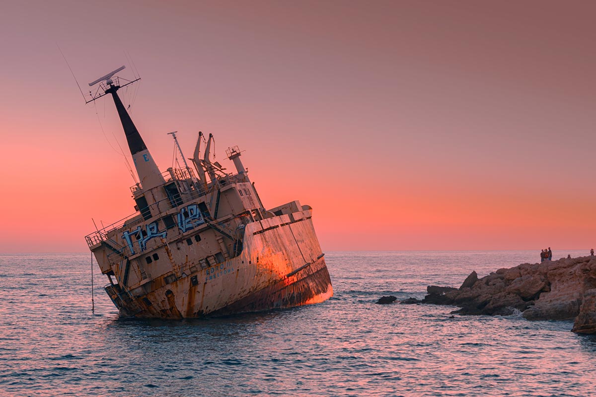 Закат у судна «Edro III»