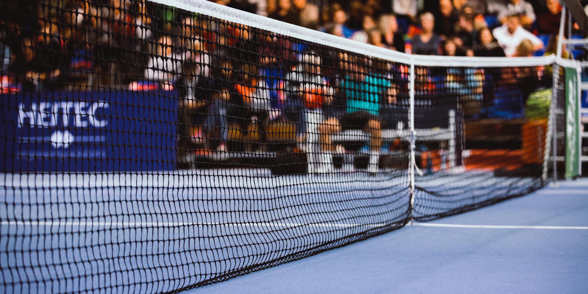 Где проводятся открытые чемпионаты по теннису?