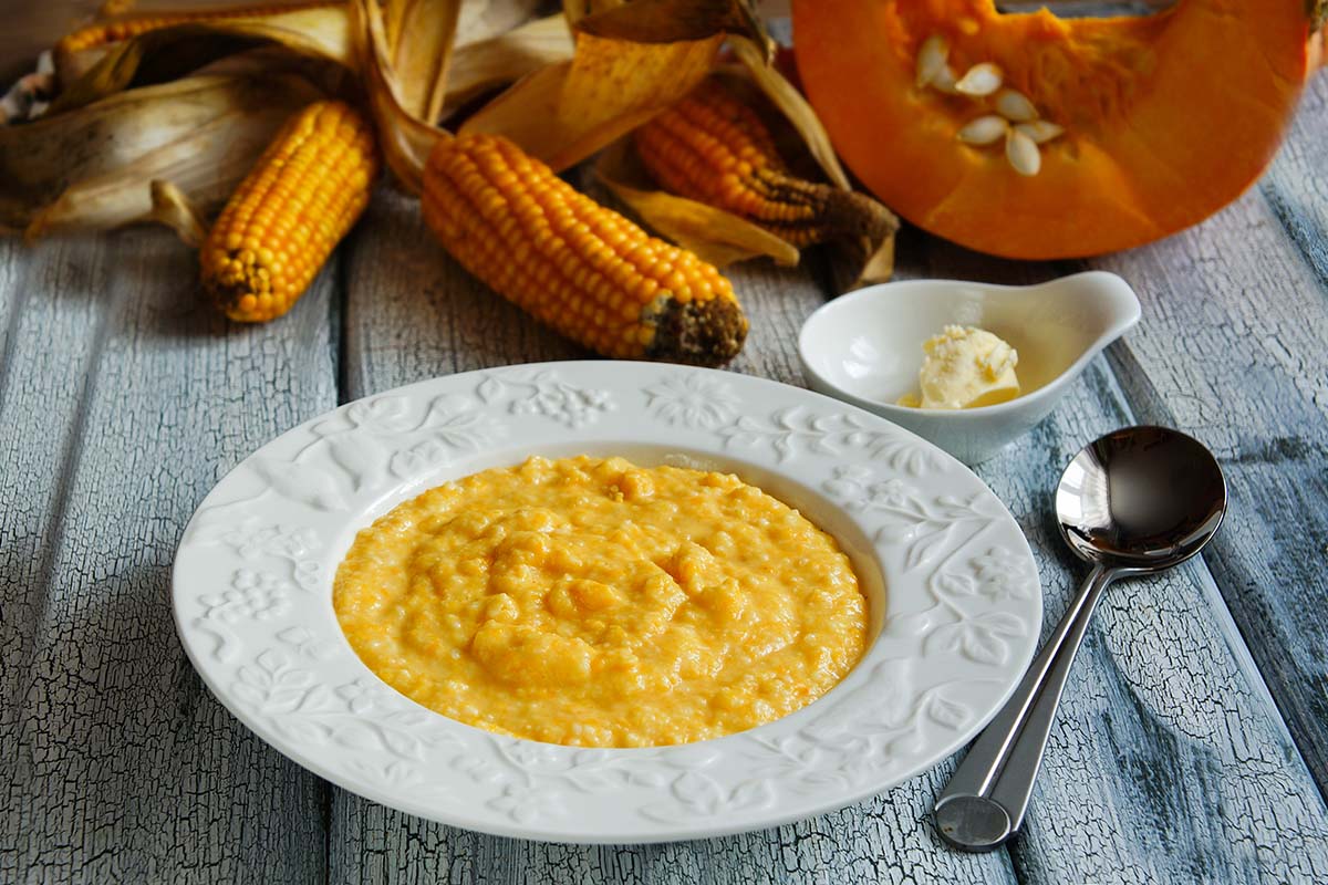 Молочная кукурузная каша с тыквой