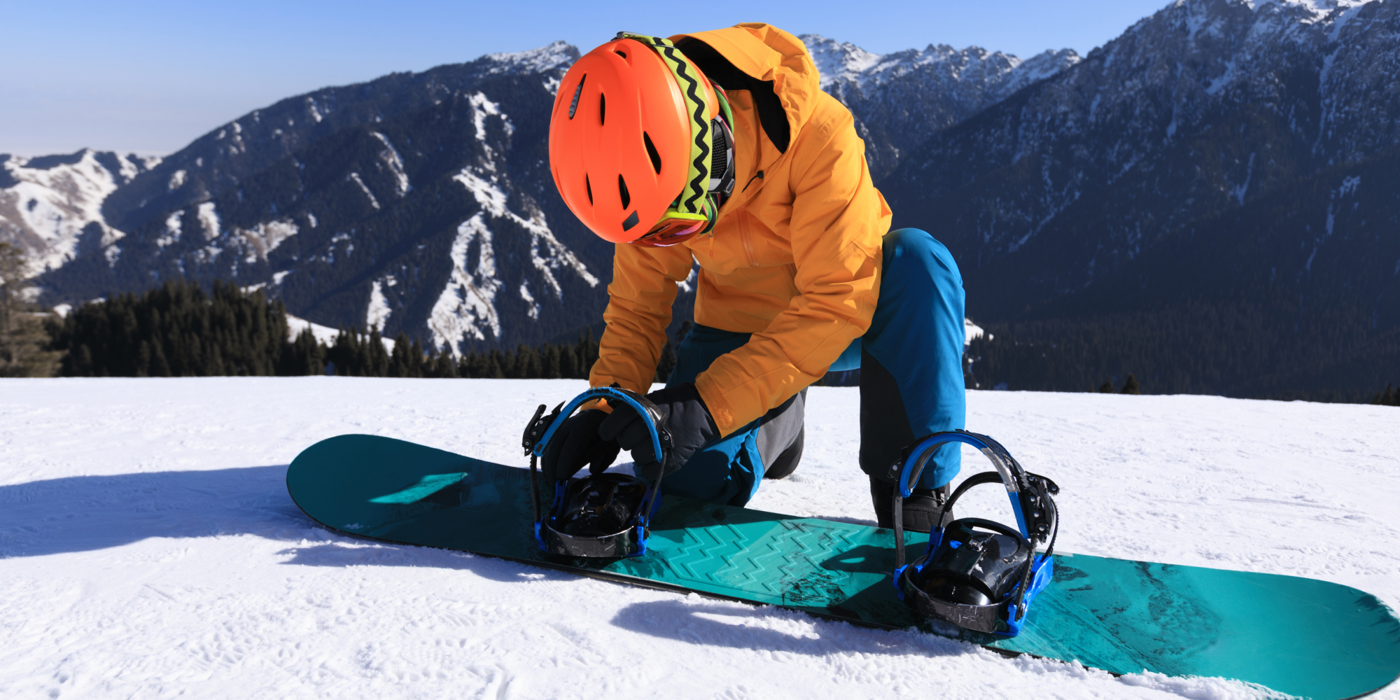 Сноуборд цена спортмастер. Сноуборд Спортмастер. Сноубордист с палками. Сноуборд с палкой. Инструмент для сноуборда.