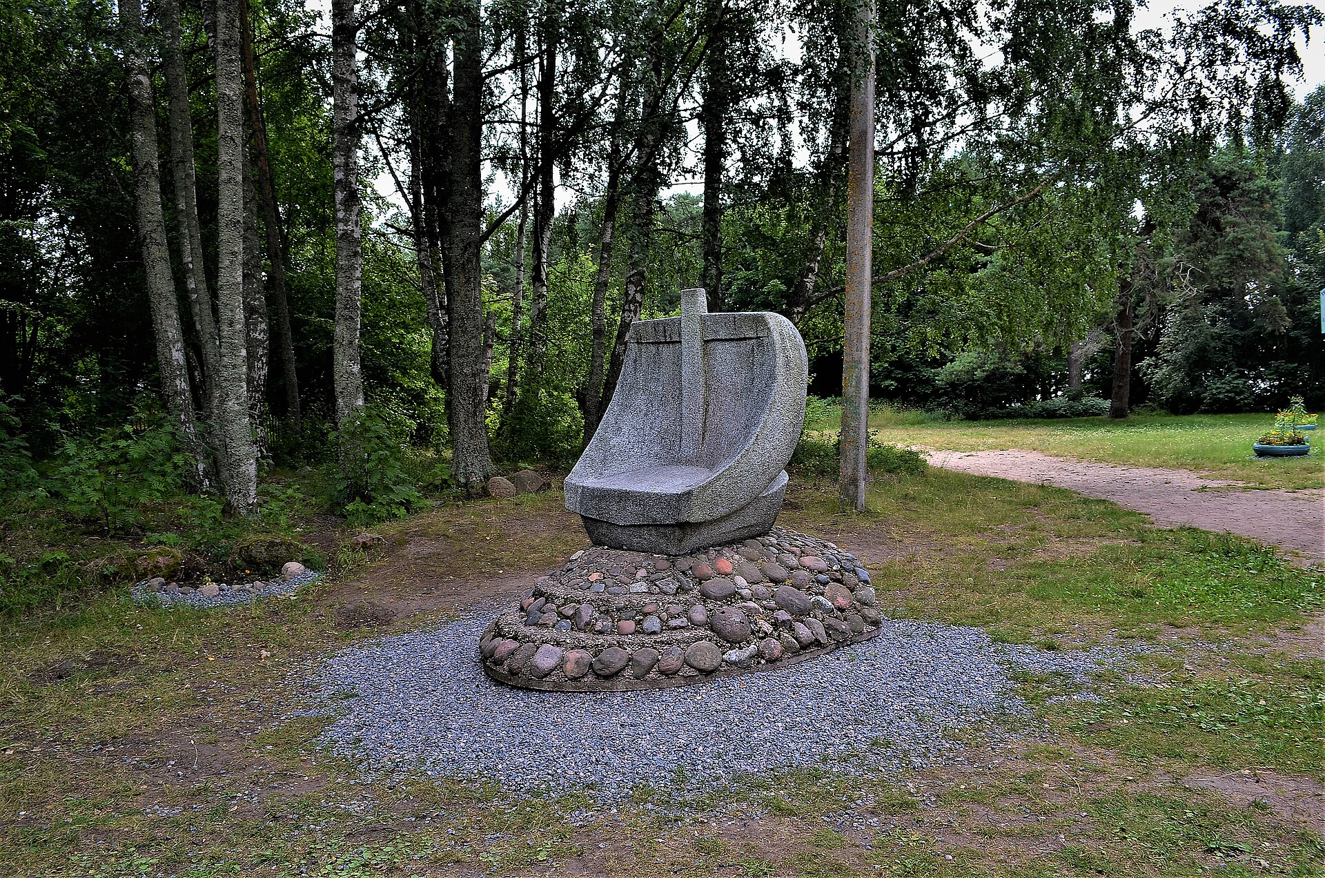 Памятник «Парус и крест»