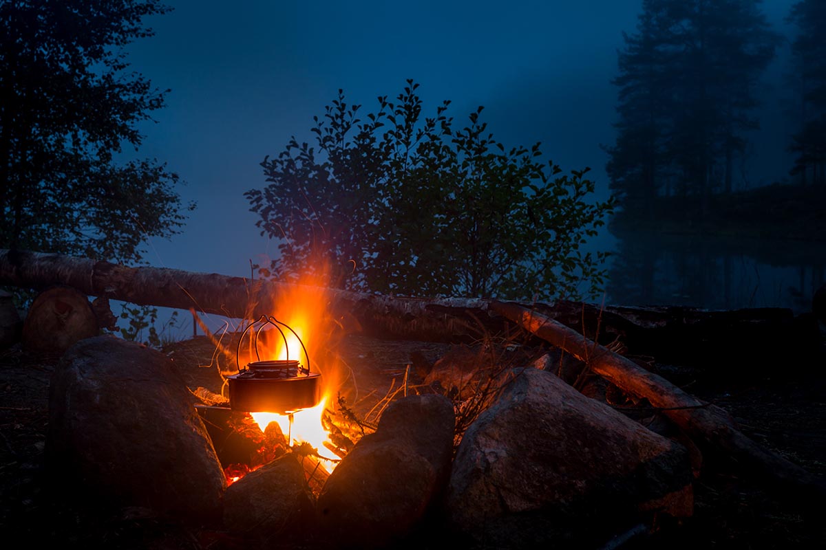 Костер в тайге