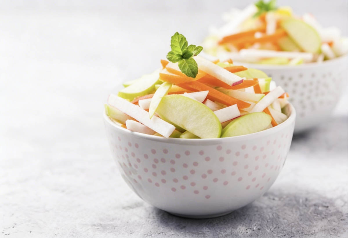 Весенние салаты: 9 диетических рецептов из сезонных продуктов