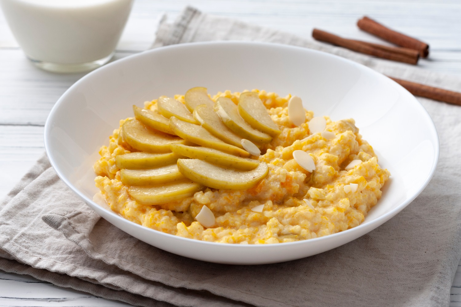 Пшенная каша с яблоком, фенхелем и кленовым сиропом