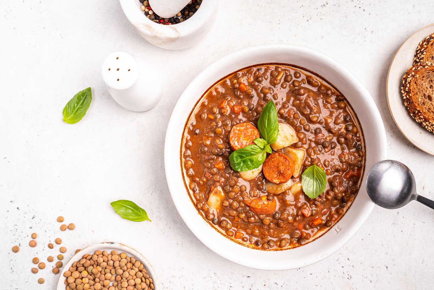 Пряная чечевица с томатом и зирой